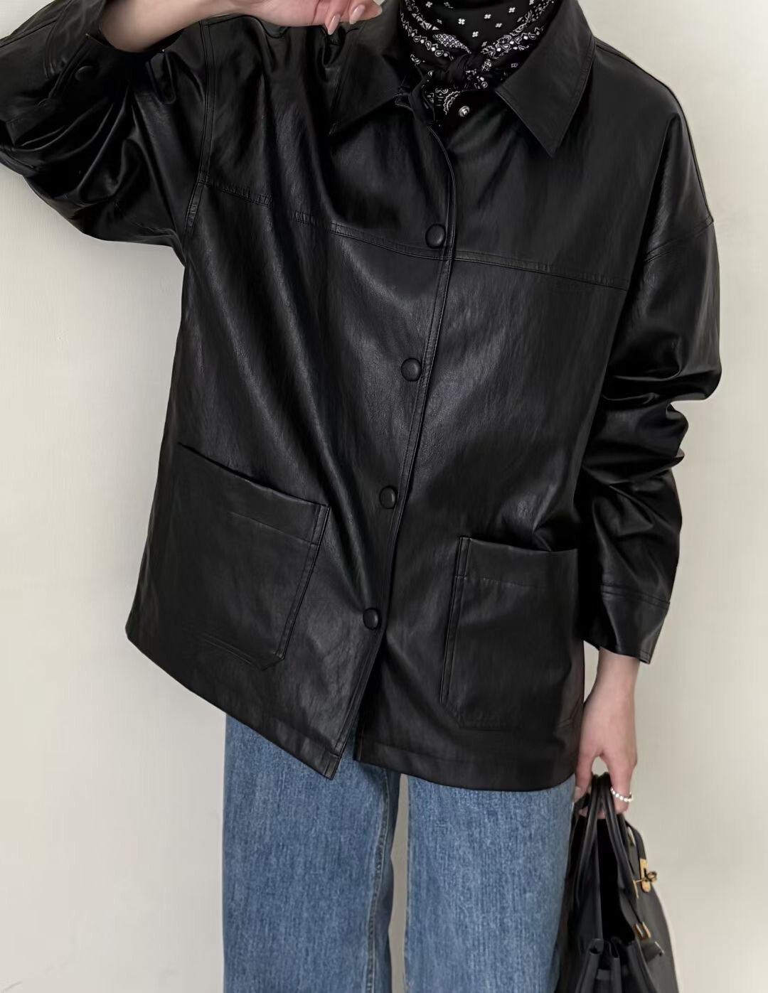 同色系排釦翻領雙口袋PU皮革外套皮衣