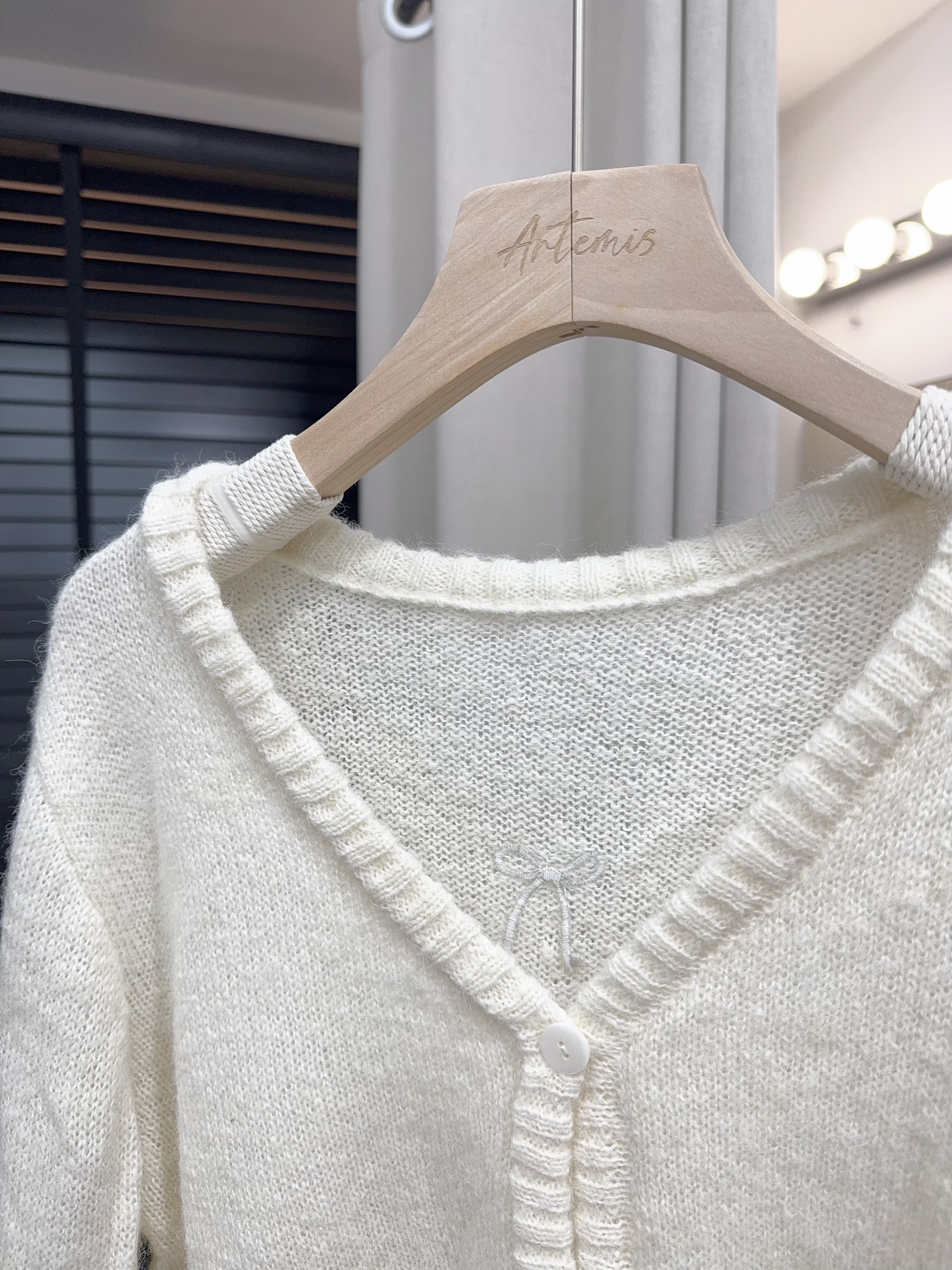 蝴蝶結刺繡V領毛衣外套🥯