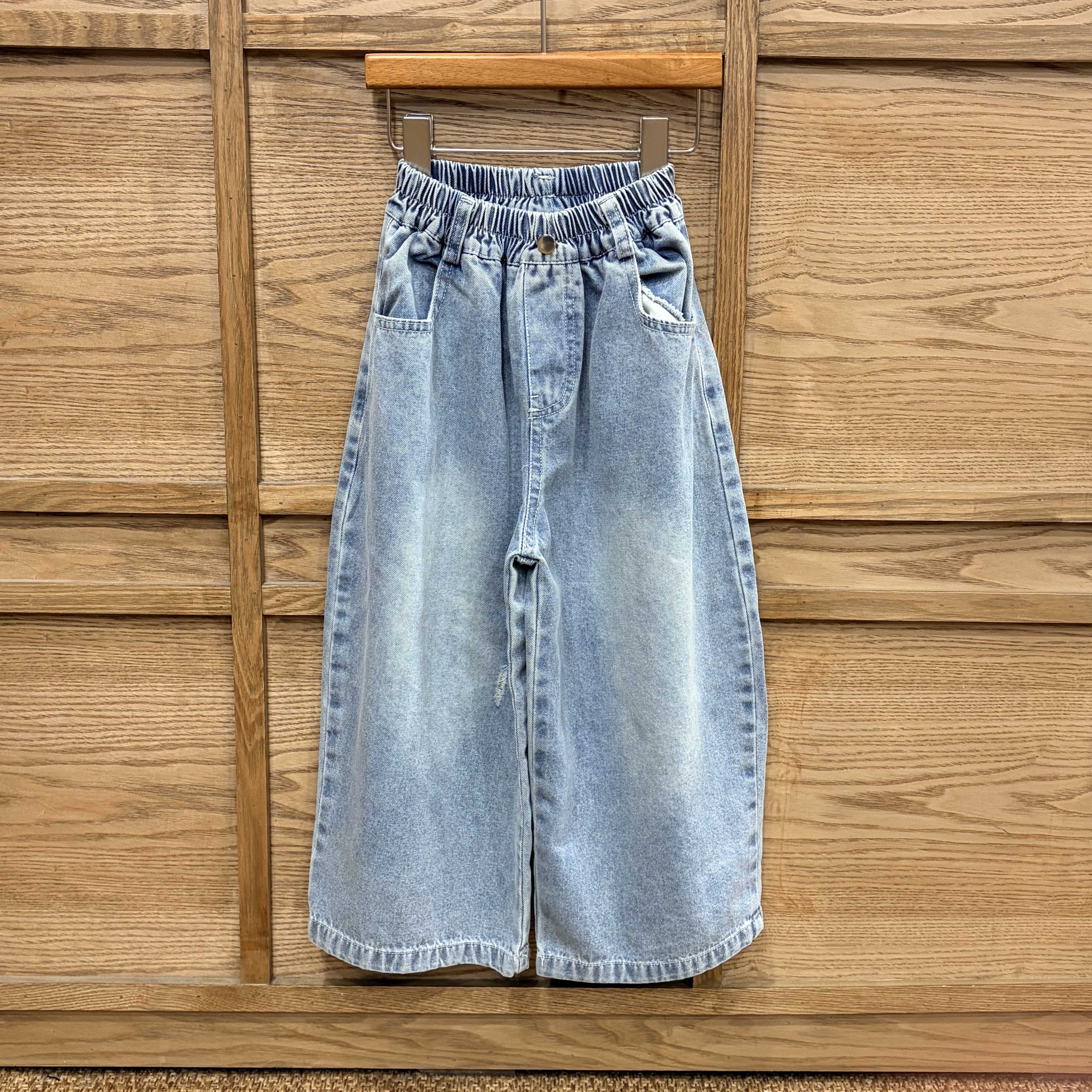 A04168刷白彎刀牛仔褲