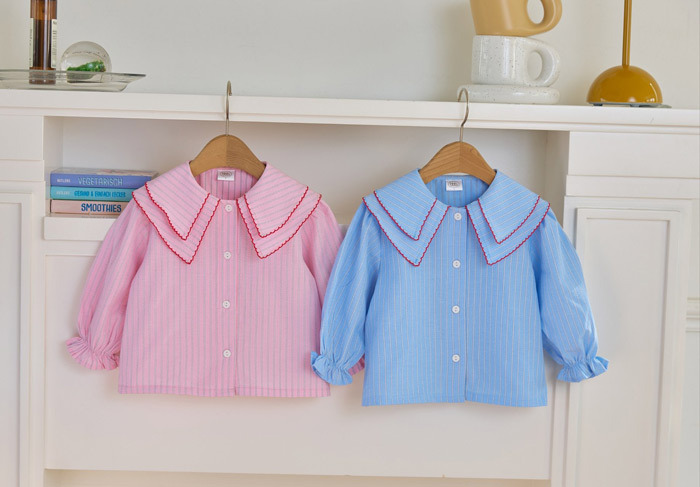 正韓春bbb 兩色法式直條上衣