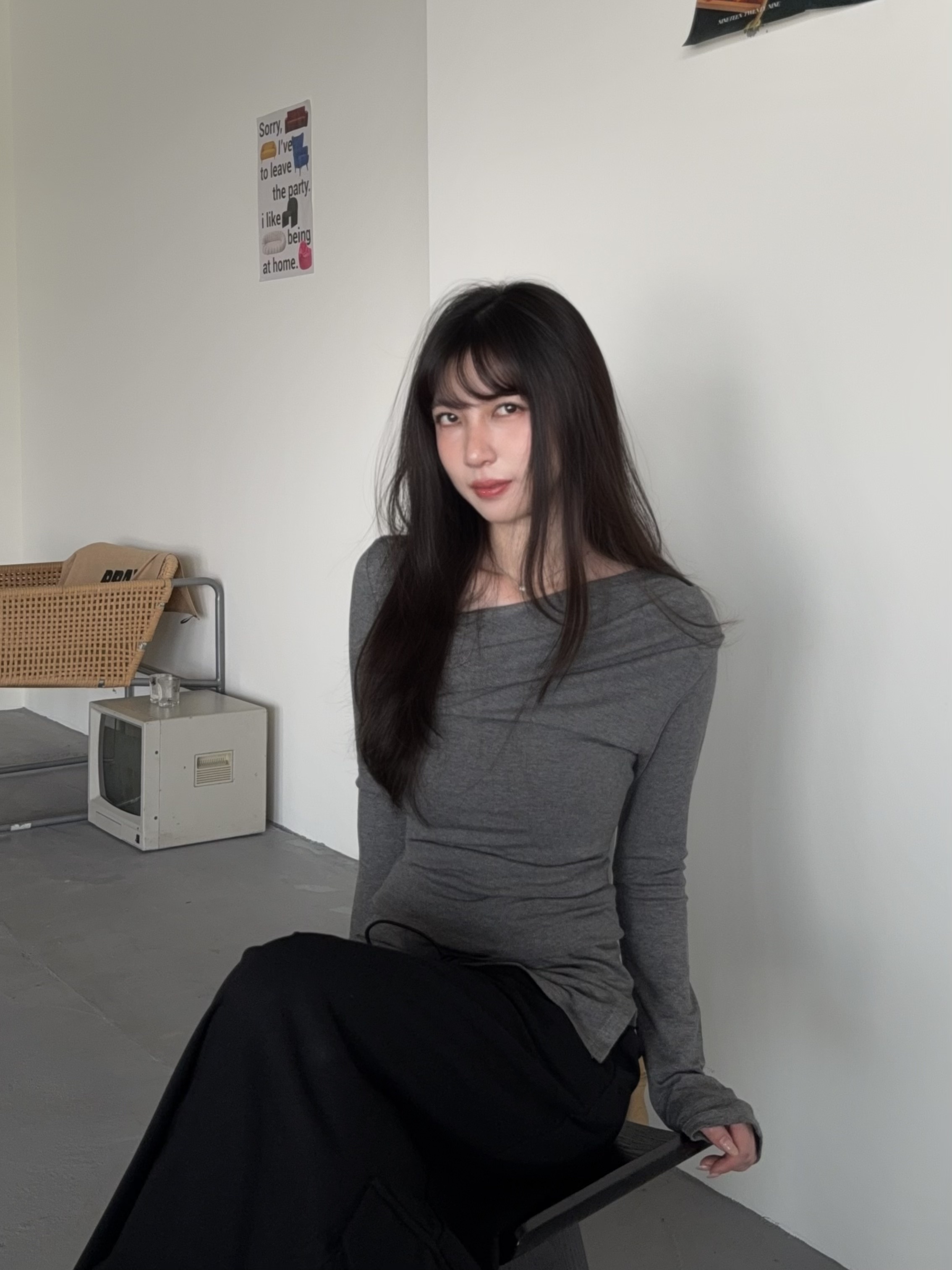 胸口三角造型側抓皺上衣