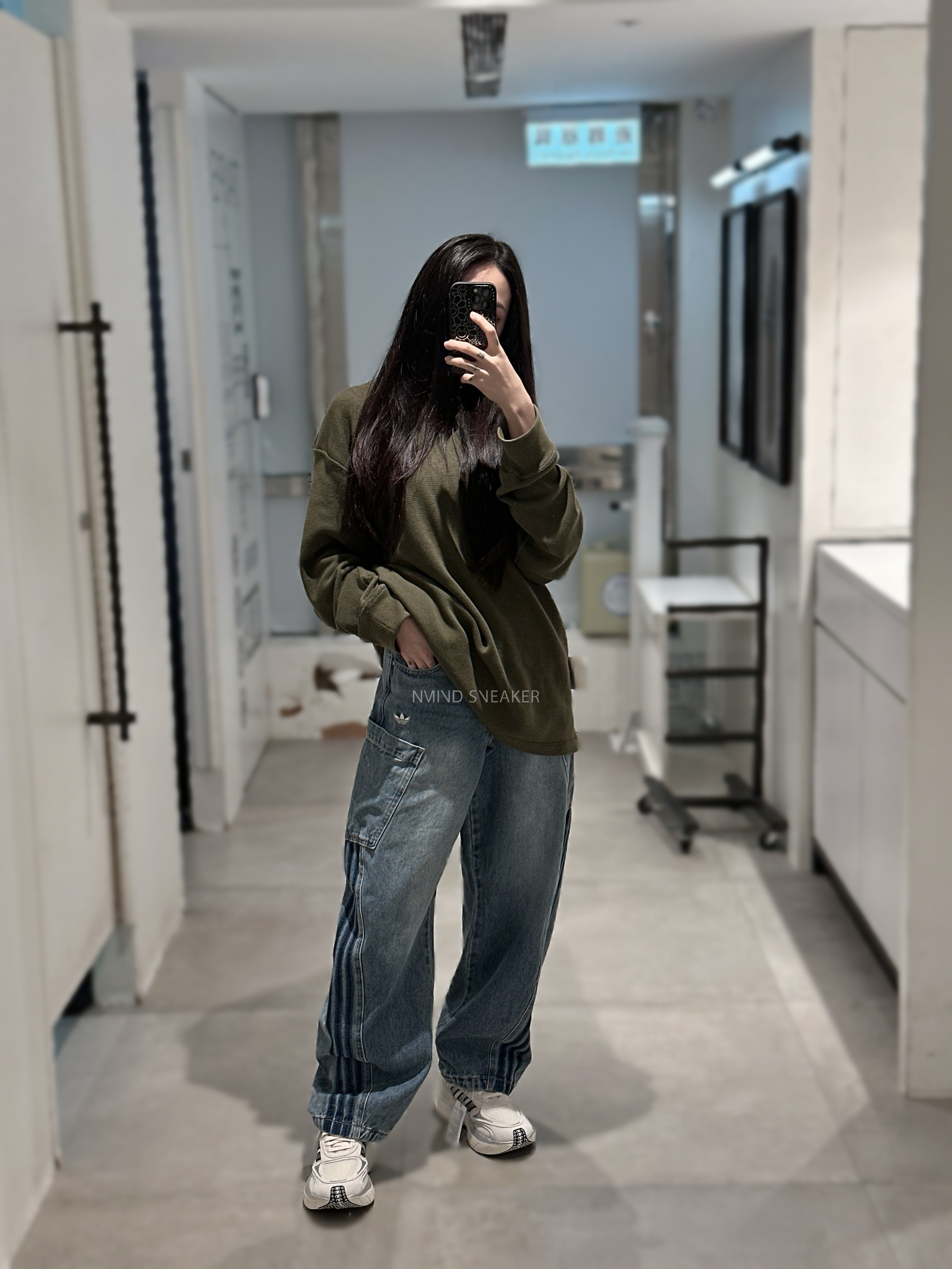 ADIDAS ORIGINALS 丹寧牛仔彎刀褲