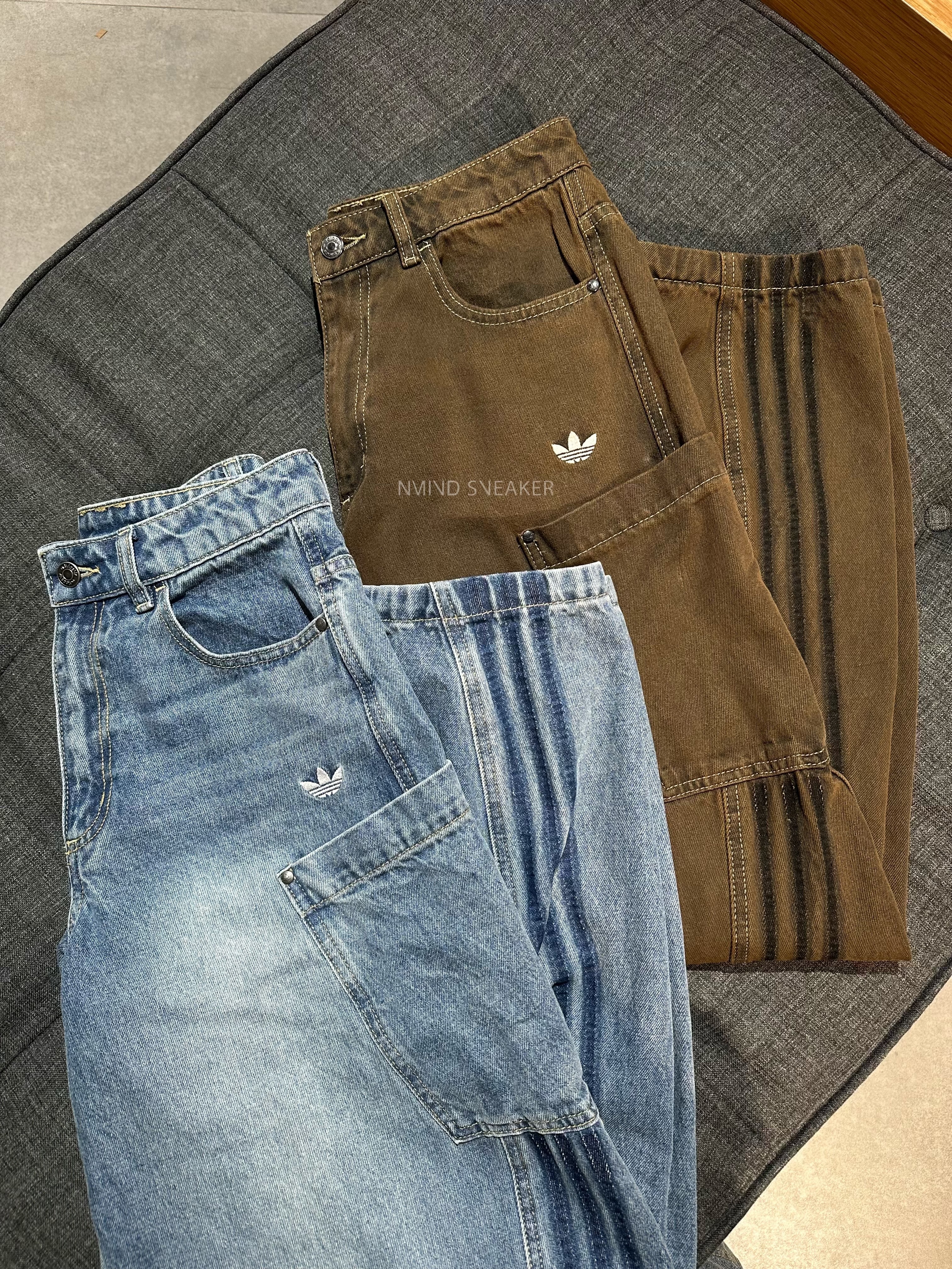 ADIDAS ORIGINALS 丹寧牛仔彎刀褲