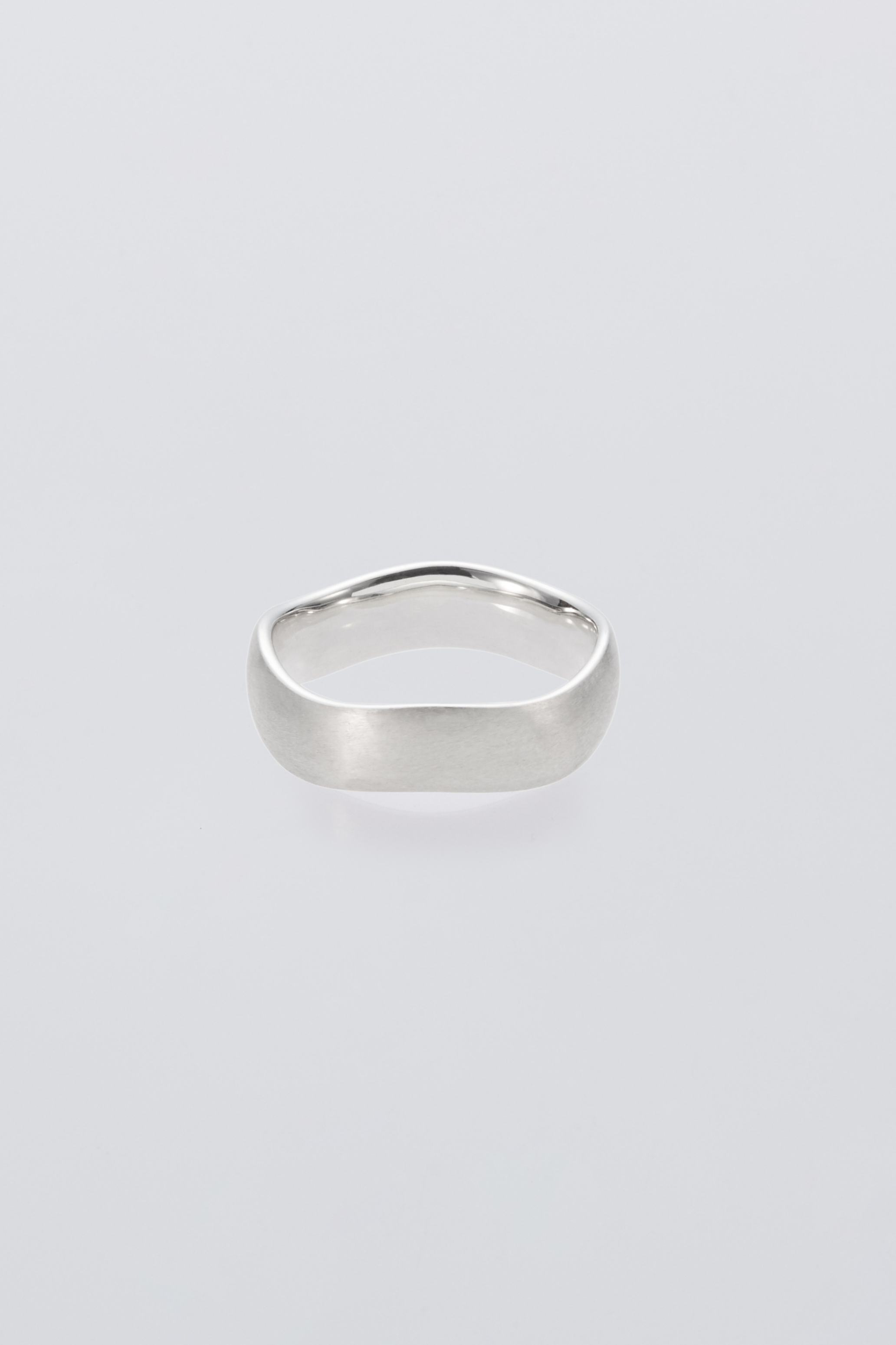 XOLO JEWELRY WAVE RING WITH HAIR LINE