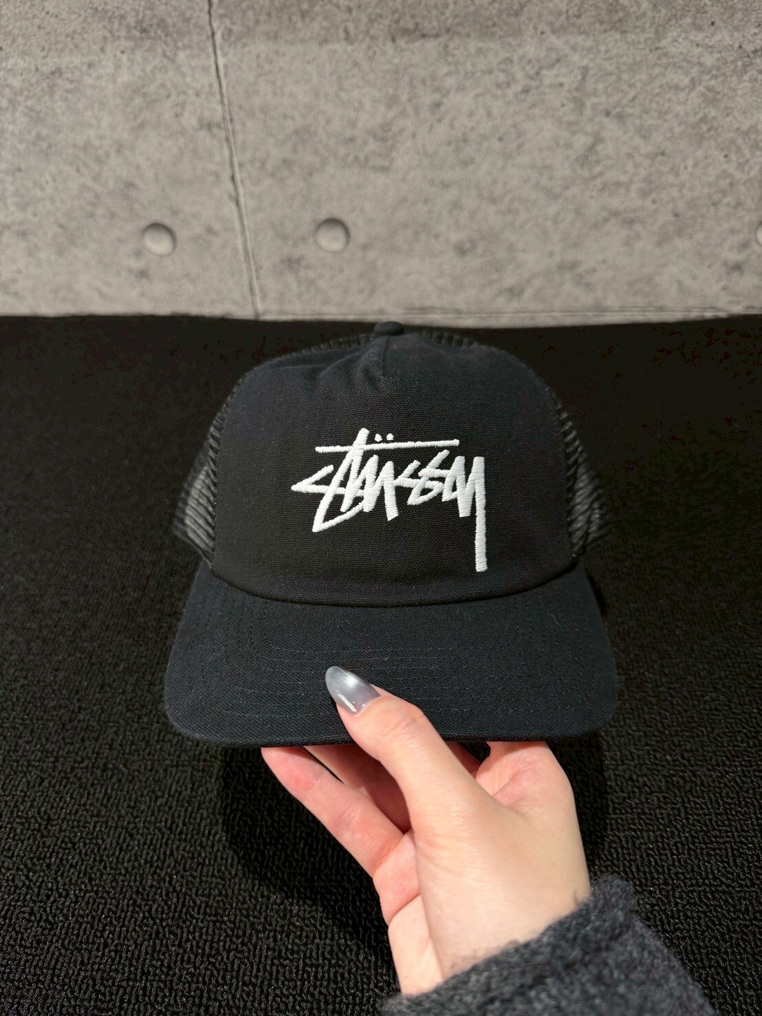 STUSSY 立體刺繡黑白Logo卡車帽 網帽