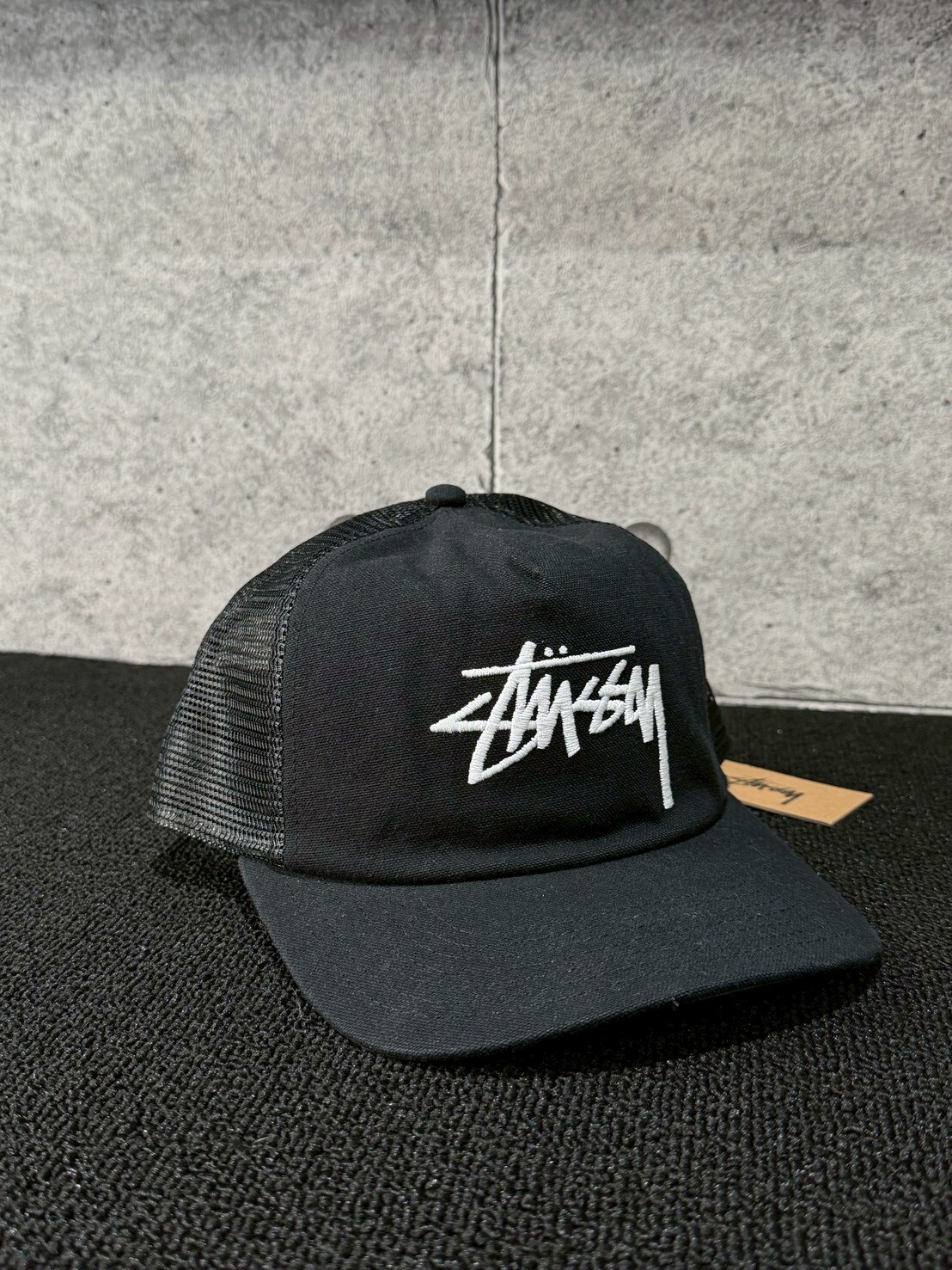 STUSSY 立體刺繡黑白Logo卡車帽 網帽