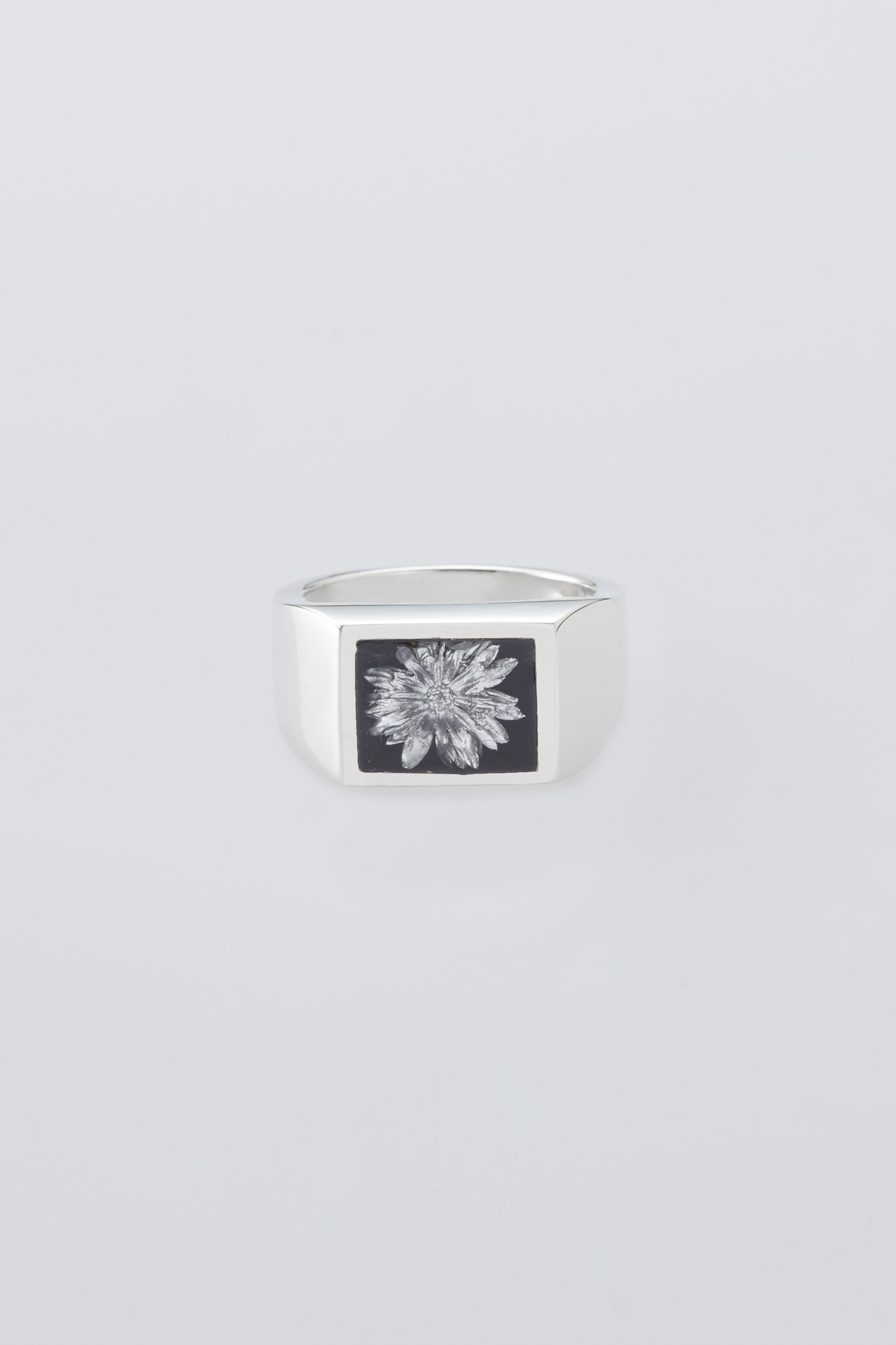 XOLO JEWELRY SIGNET RING WITH BLACK & GRAY FLOWER