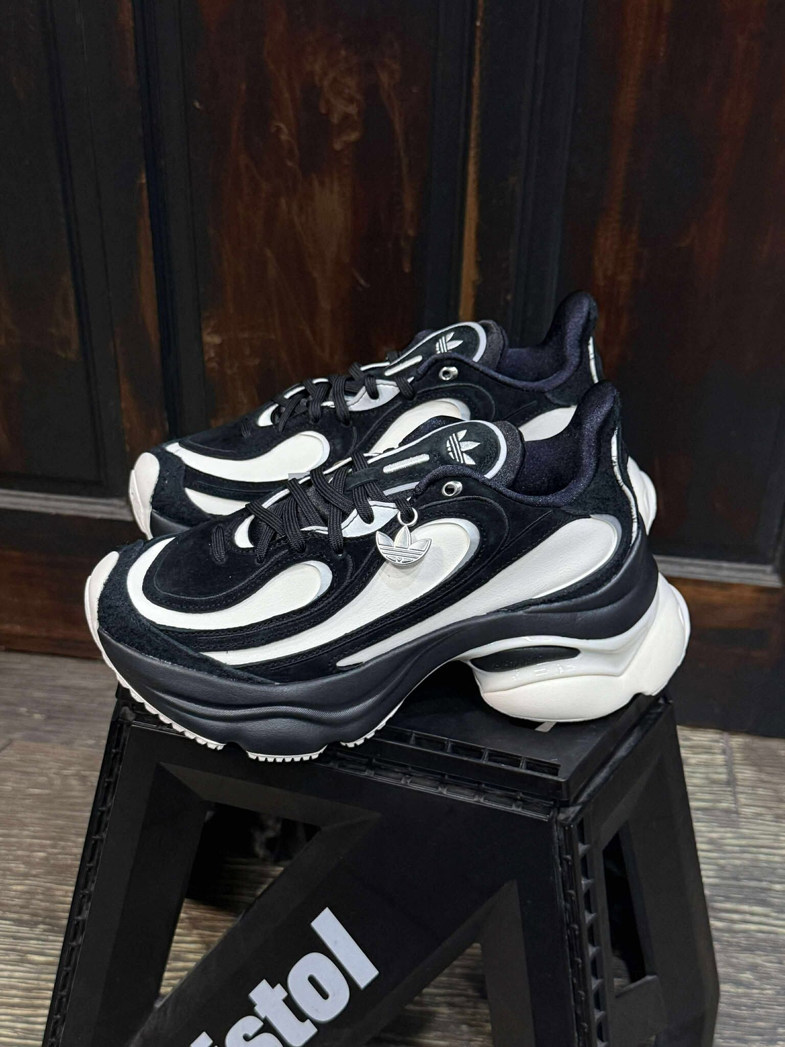 Adidas Originals Ozvenuz 黑白 菱格紋 小香風 老爹鞋 HQ2679