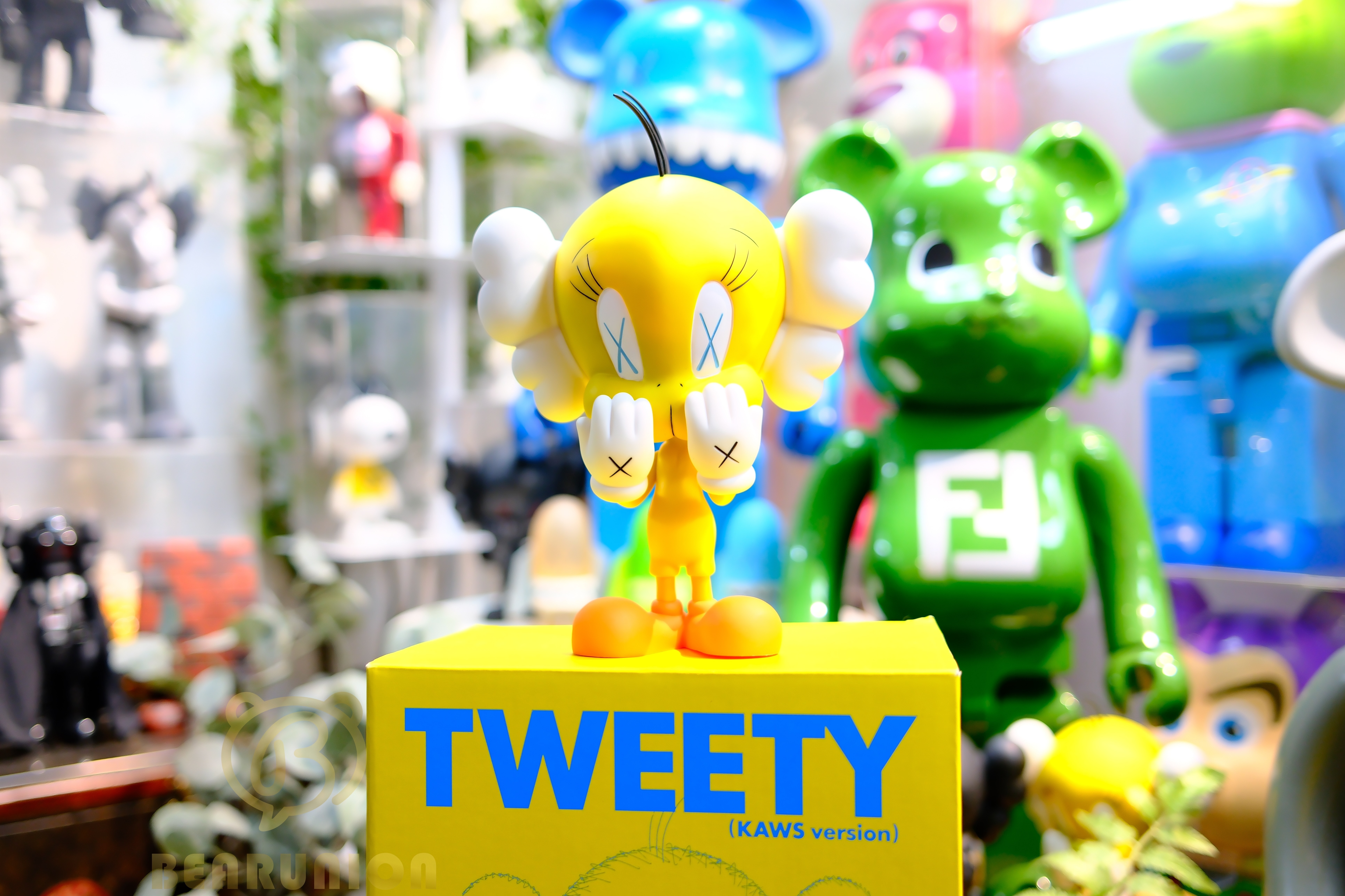 🥇現貨🥇KAWS Tweety Vinyl Figure Yellow