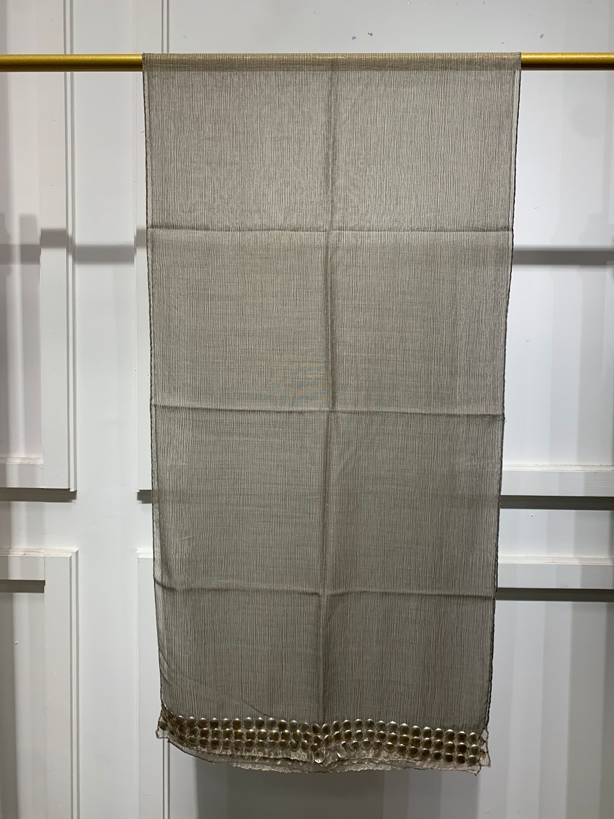 VK006 Scarfesia 灰色小窩釘絲巾 60% Wool 40% Silk