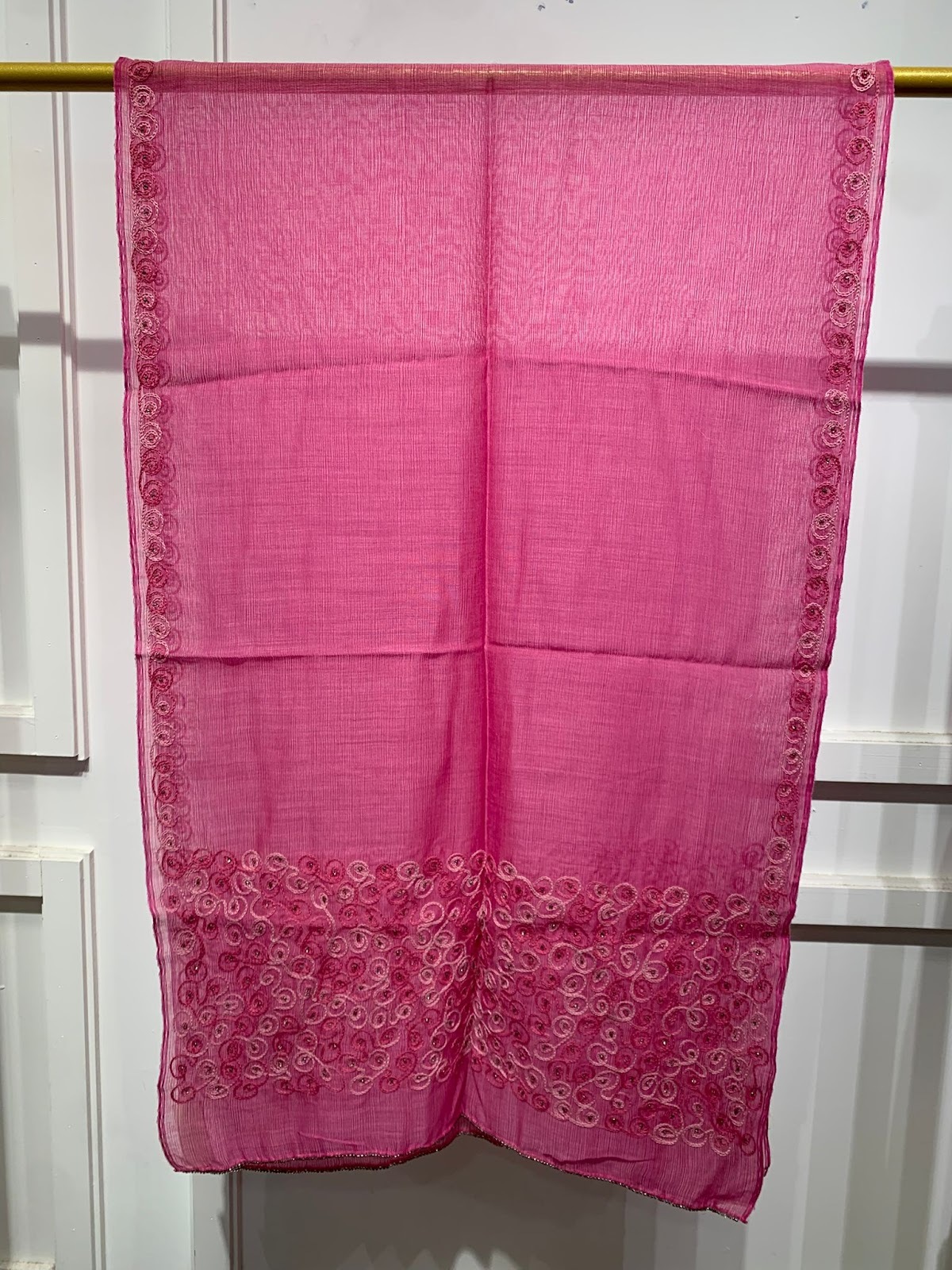 VK019 Scarfesia 玫紅色花邊絲巾 75% Wool 25% Silk