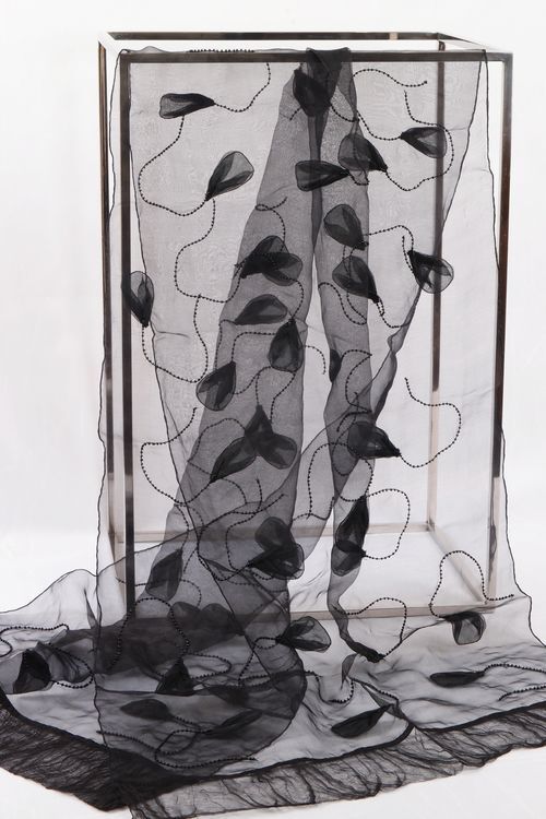 VK026 Scarfesia 黑色暗葉子絲巾 100% Silk