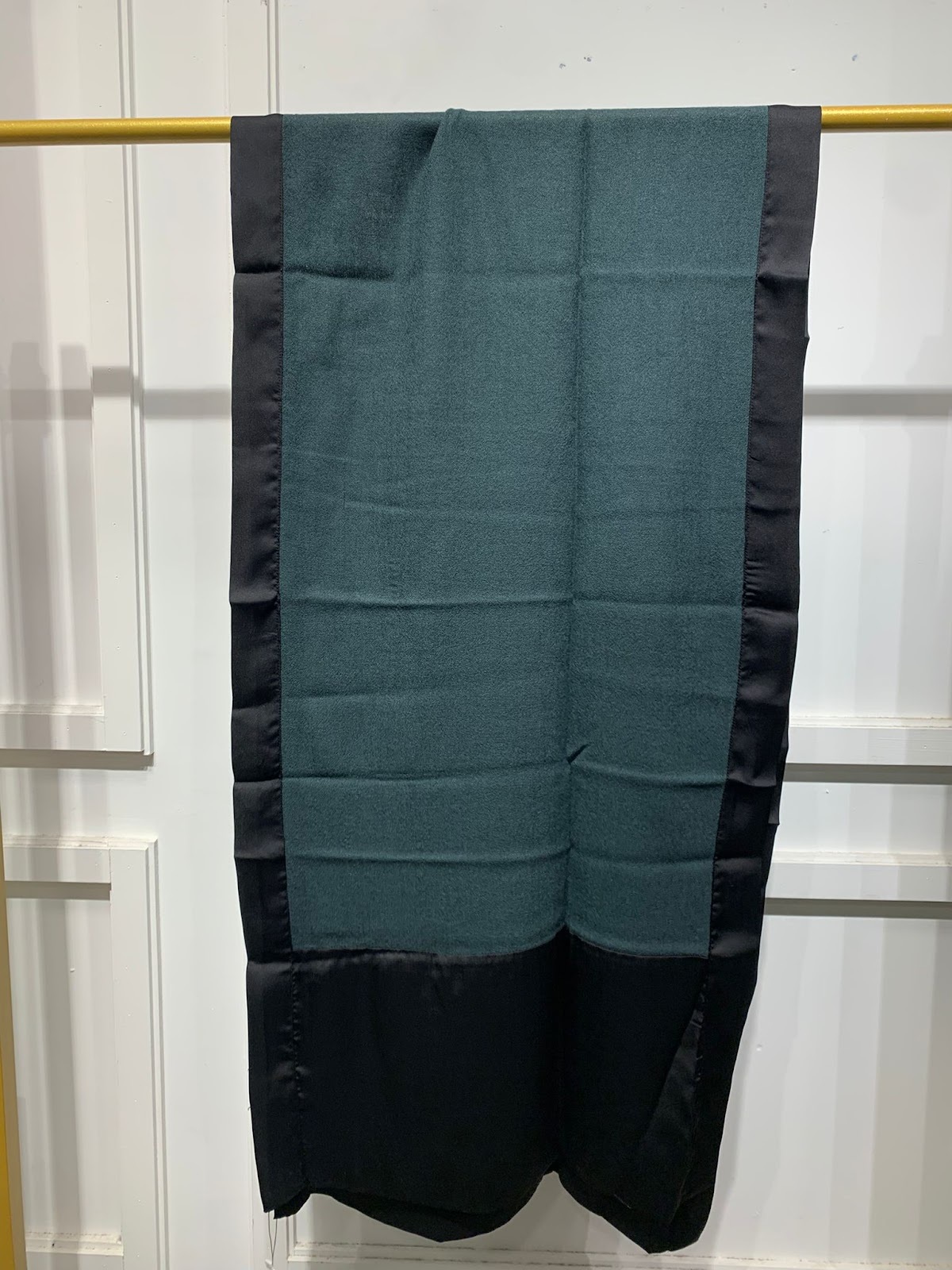 VK035 Scarfesia 黑綠色絲巾 80% Wool 20% Silk
