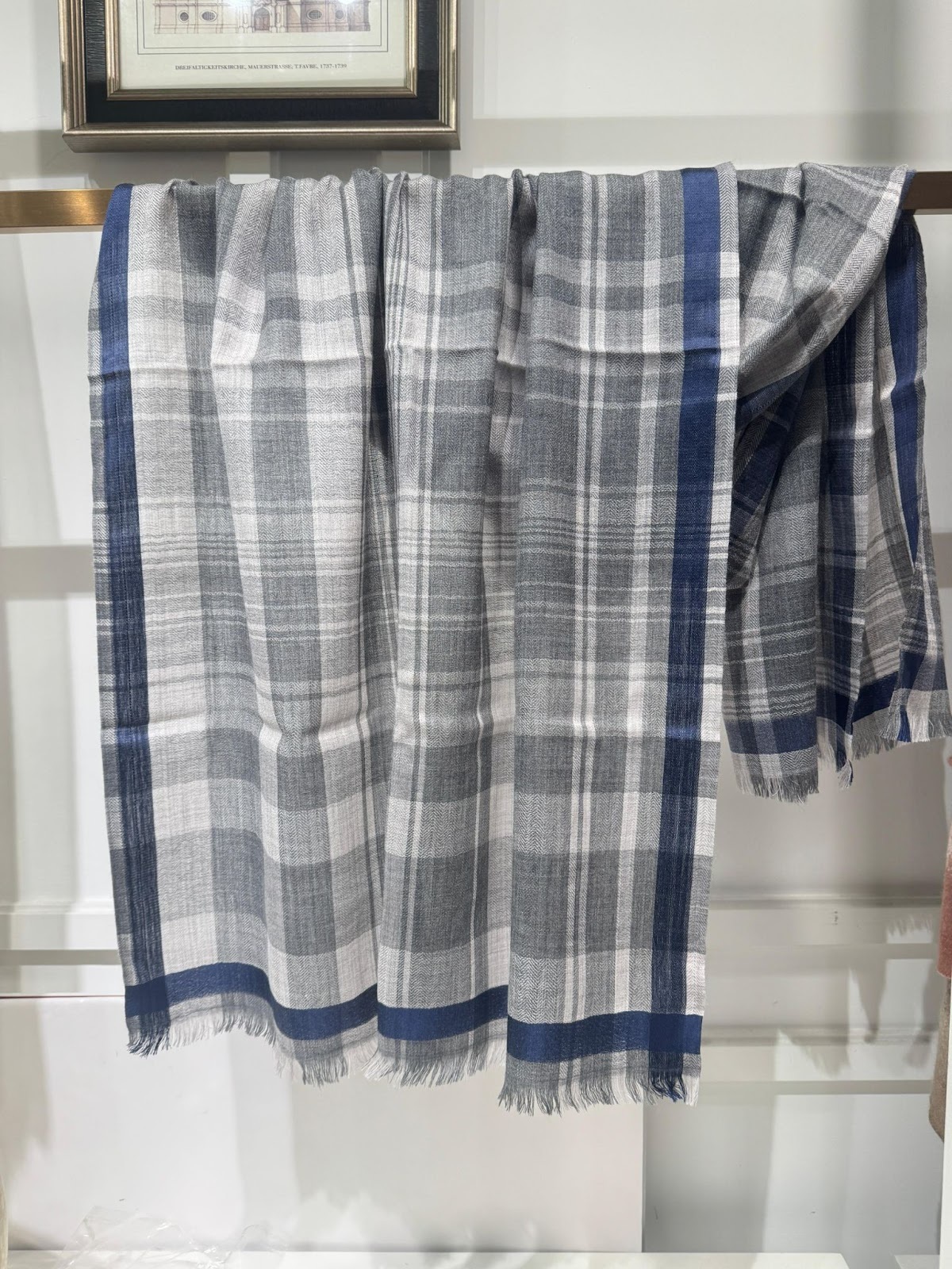 VK037 Scarfesia 白藍色格仔絲巾 90% Wool 10% Silk