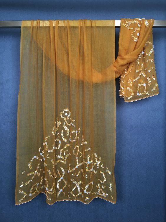 VK046 Scarfesia 透黃色白花絲巾 100% Fine Wool