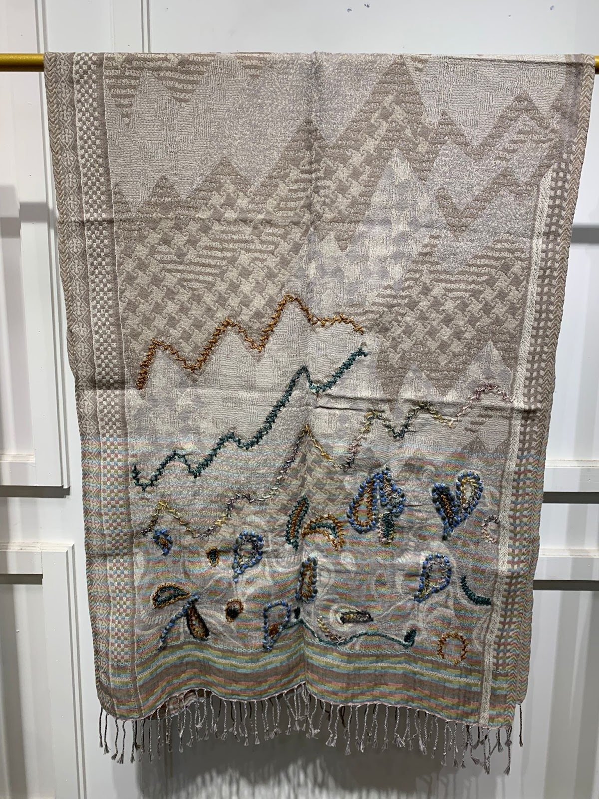 VK054 Scarfesia 灰色圖案絲巾 100% Merino Wool