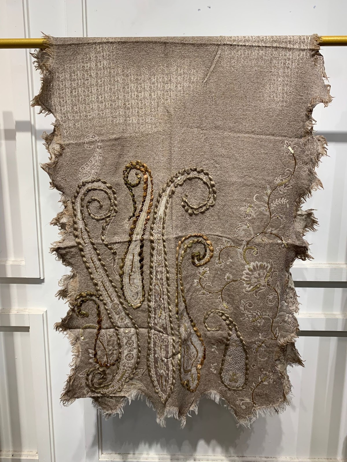 VK056 Scarfesia 啡色花邊暗花絲巾 100% Merino Wool