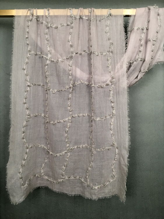 VK069 Scarfesia 淺紫色毛邊絲巾 100% Wool