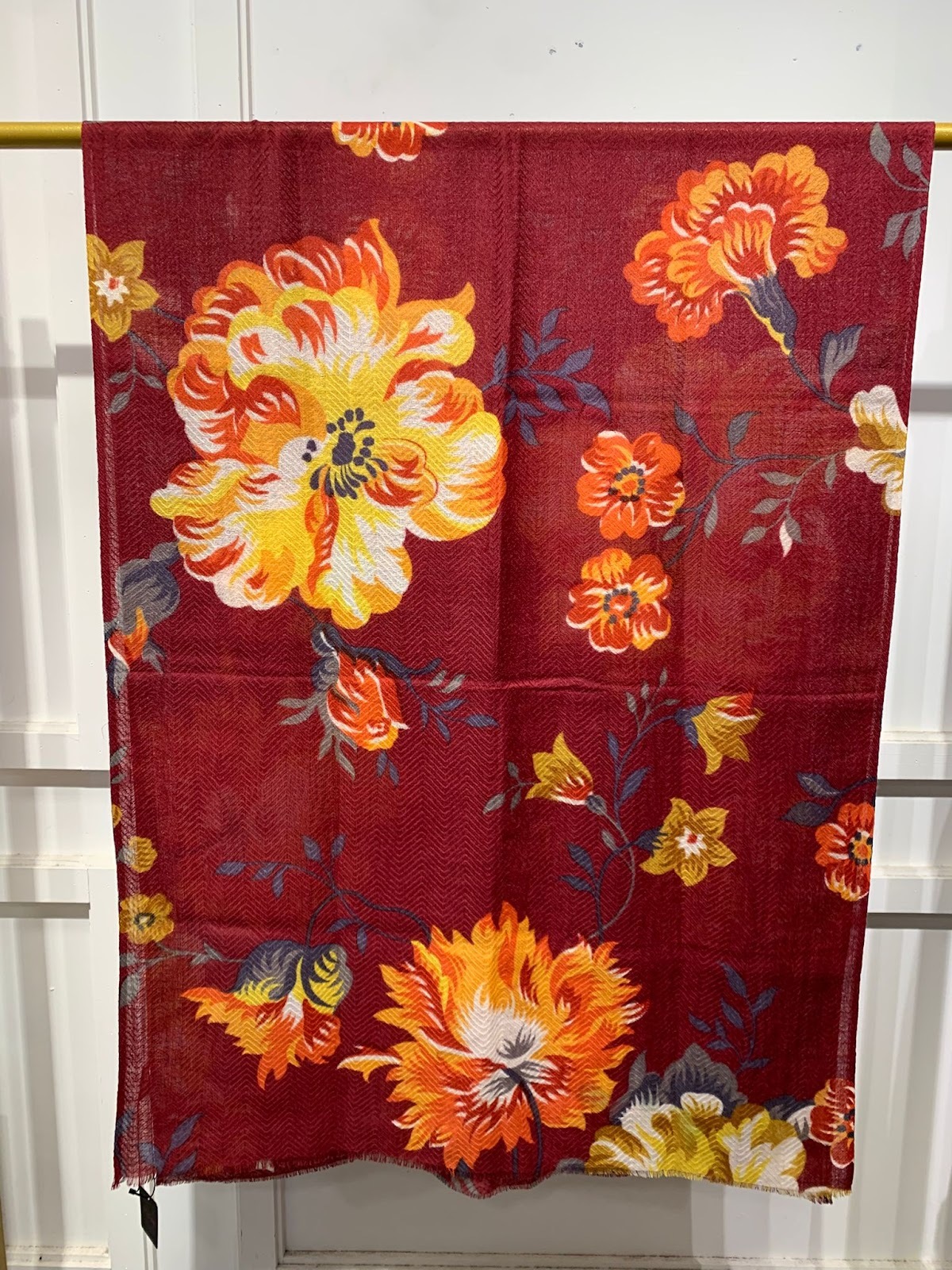 VK074 Scarfesia 紅色大花花絲巾 100% Merino Wool