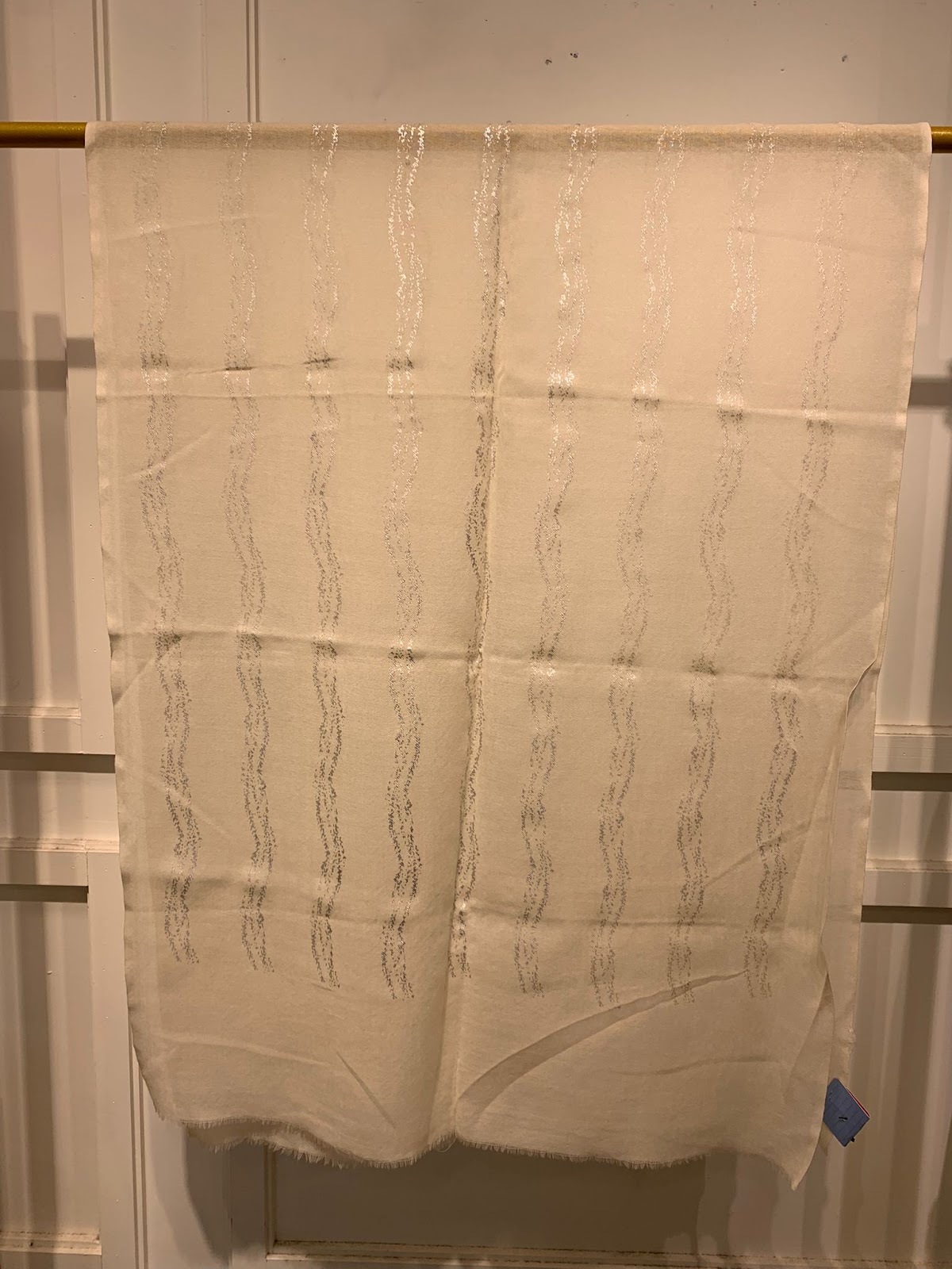 VK076 Scarfesia 白色銀線絲巾 92% Wool 8% Silk