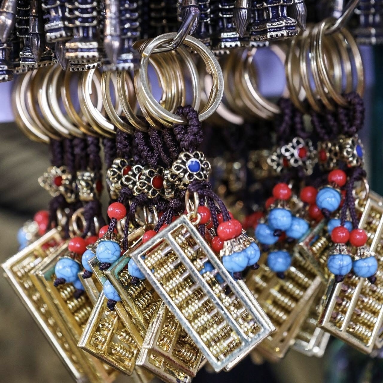 合金算盤+藍珠繩吊飾