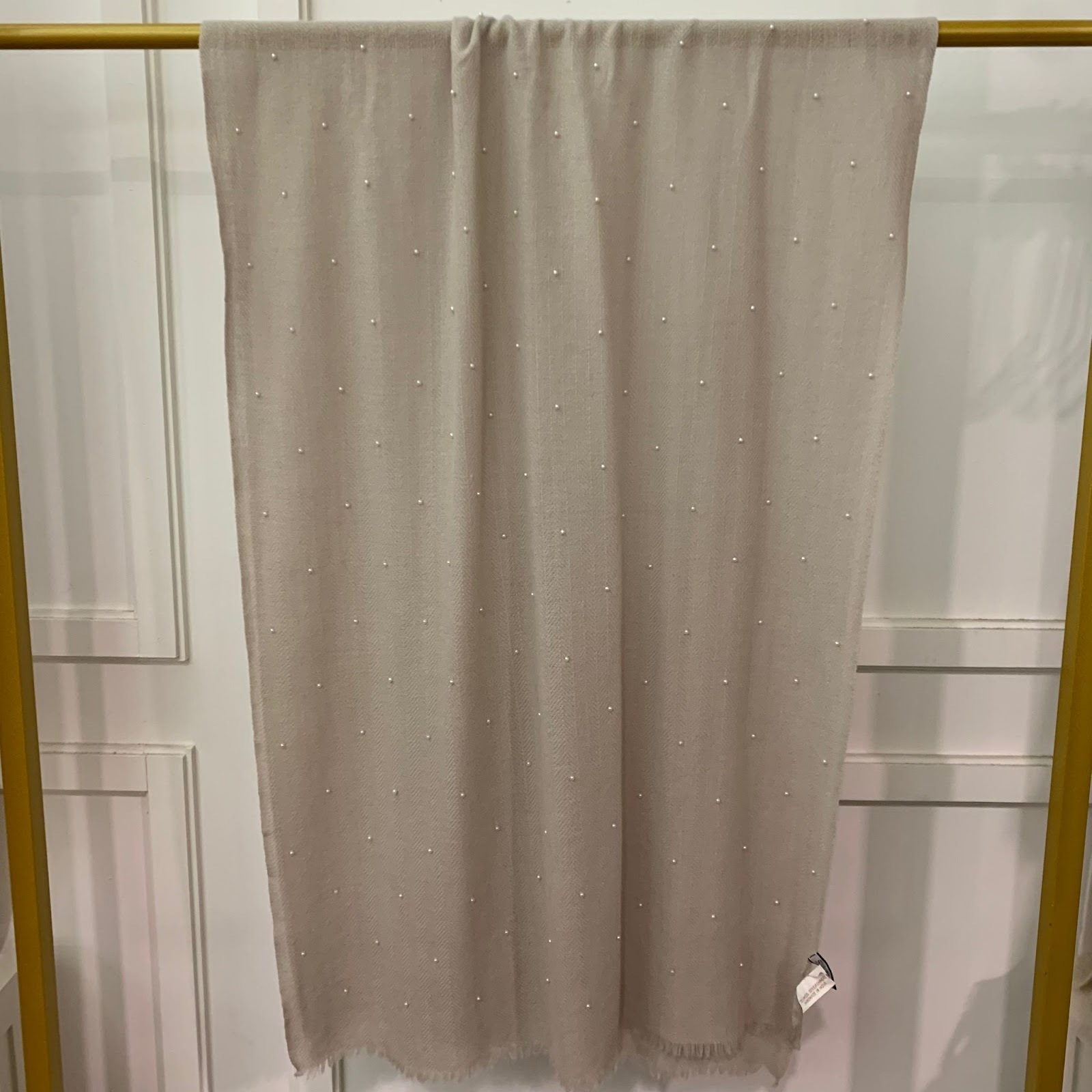 VK086 Scarfesia 灰色珠珠絲巾 (珍珠)70% Wool 30% Cashmere