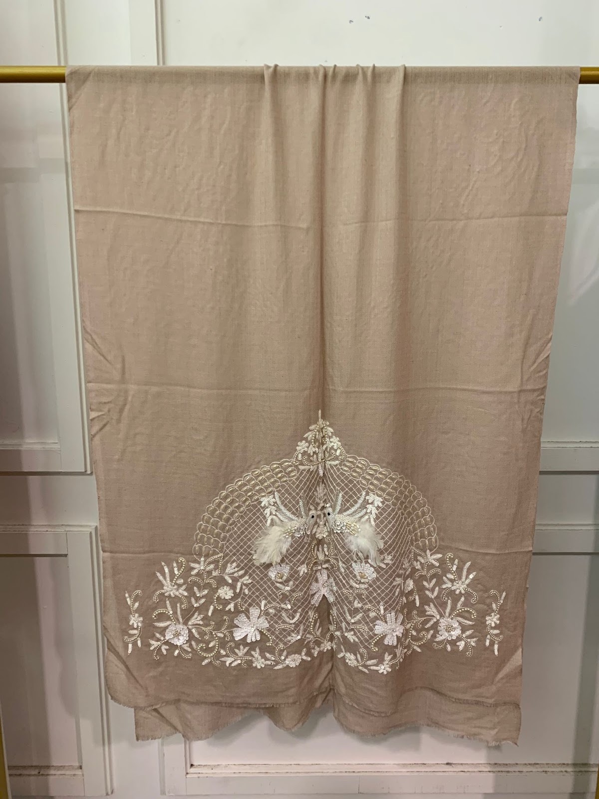 VK092 Scarfesia 杏灰色花紋小鳥絲巾 100% Merino Wool