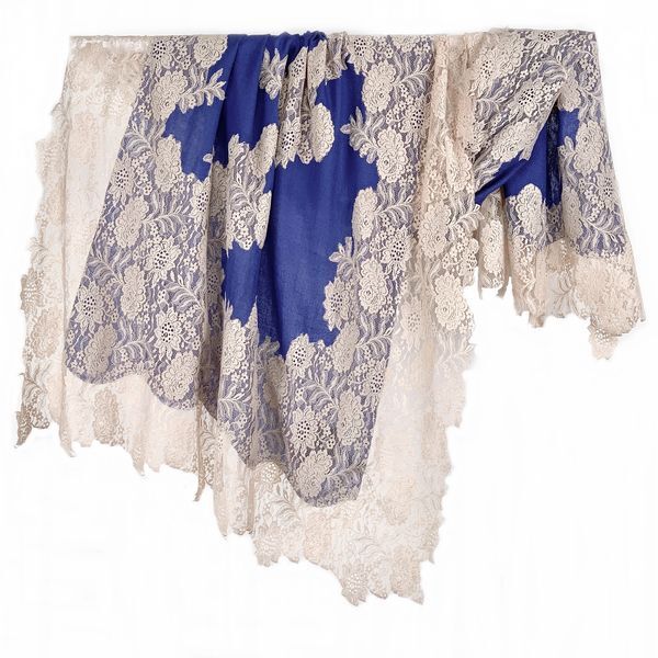 VK093 Scarfesia 藍白色花紋絲巾 85% Merino Wool 15% Silk