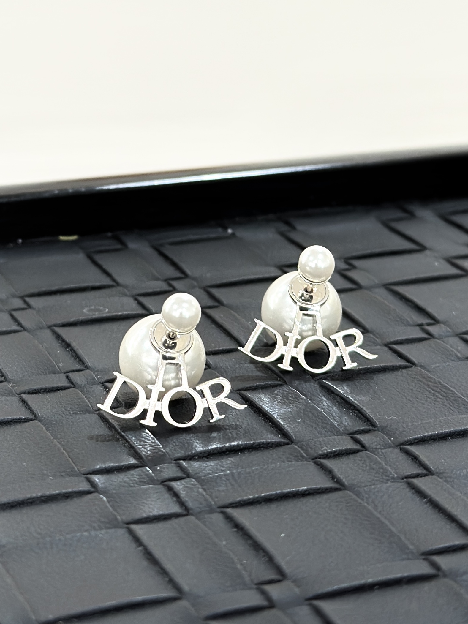 DIOR Tribales Earrings E4124