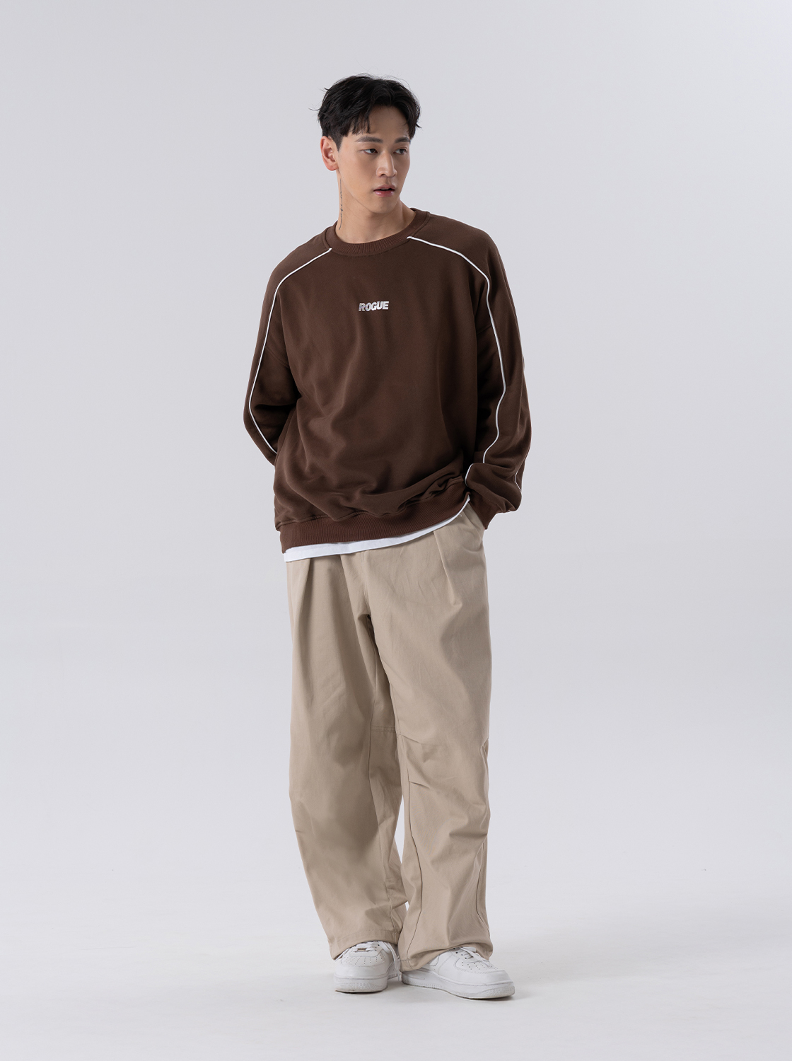 撞色線條標語繡花大學TEE