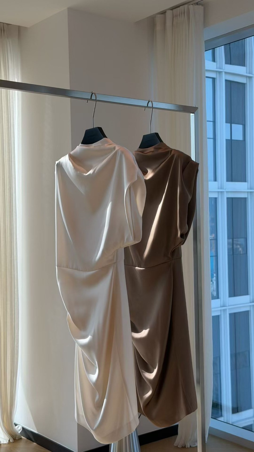 高級感緞面微領長洋裝-S-M / 2色 (Elegant & Love)