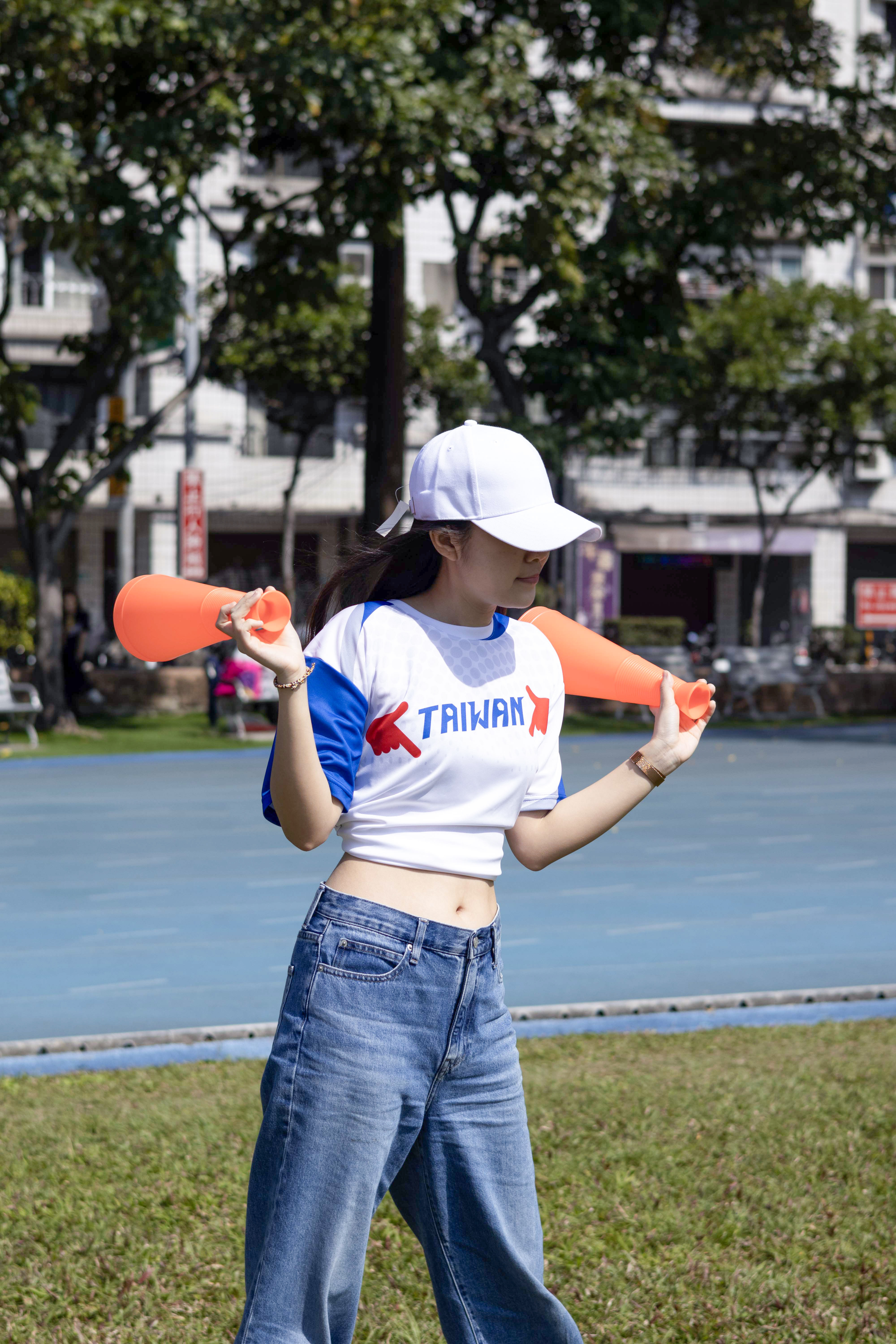 昇華圓領短T - TAIWAN手勢