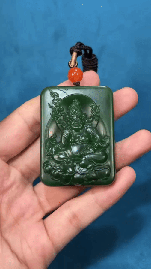 123233 和田玉碧玉黃財神菠菜綠老坑料牌子