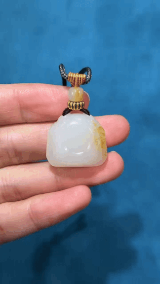 123237 和田玉籽料仿古平安鎖灑金皮寶寶吊墜