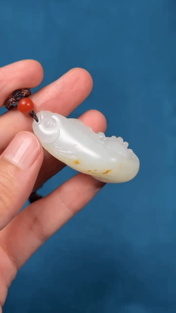 123238 和田玉籽料如魚得水紅皮掛件