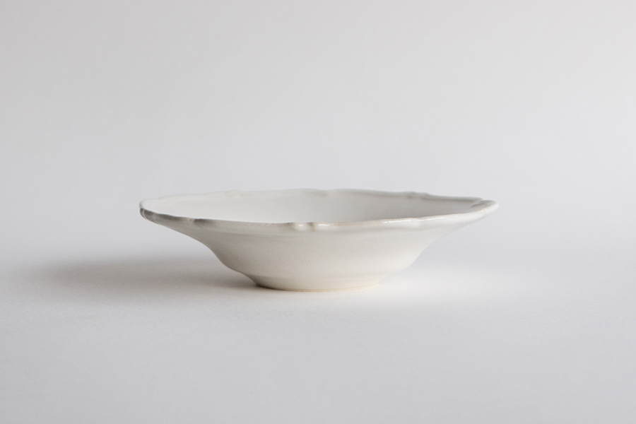 Awabi ware 岡本純一-輪花中深皿 白磁