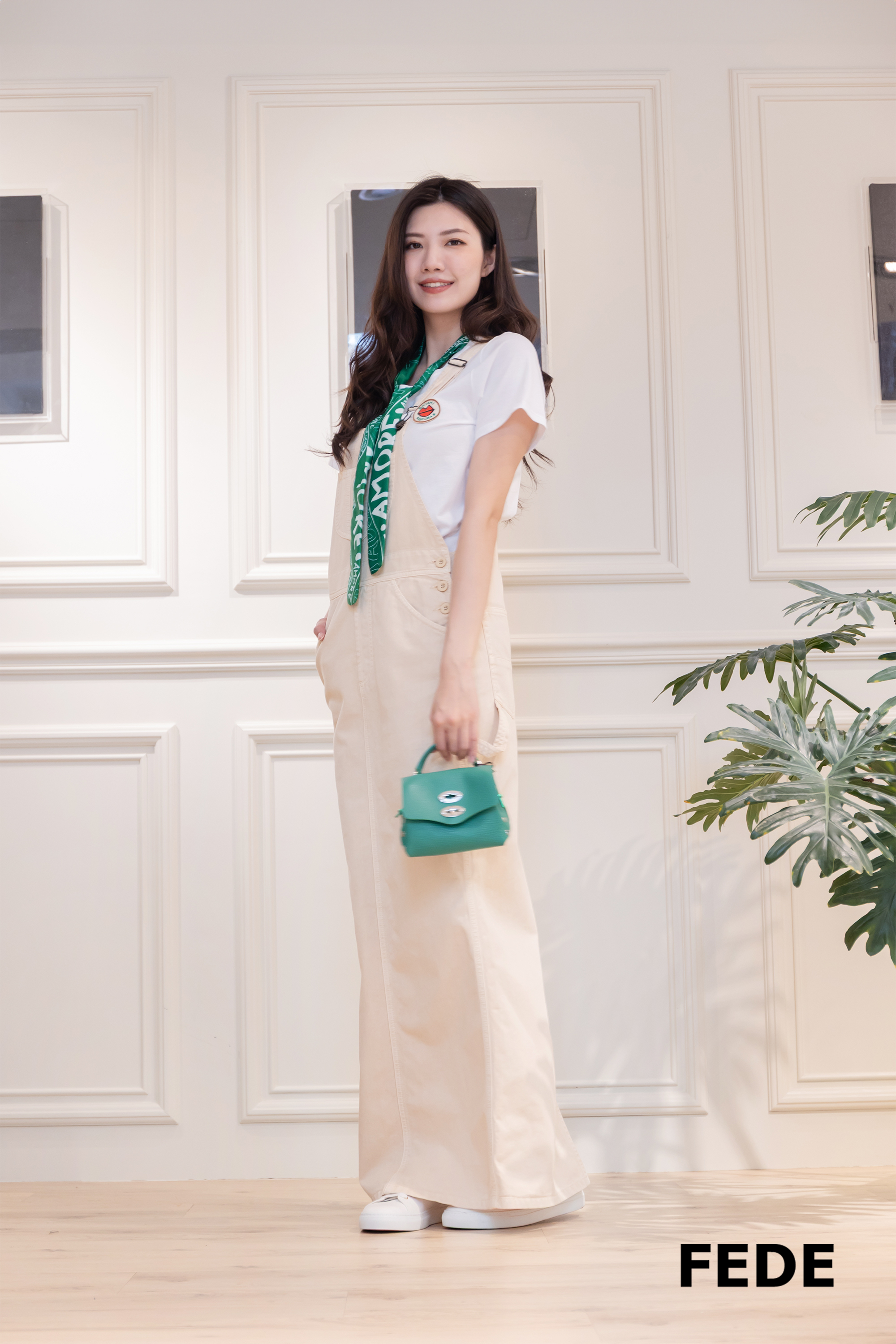 Alessandro enriquez 唇印圖案綠領帶T