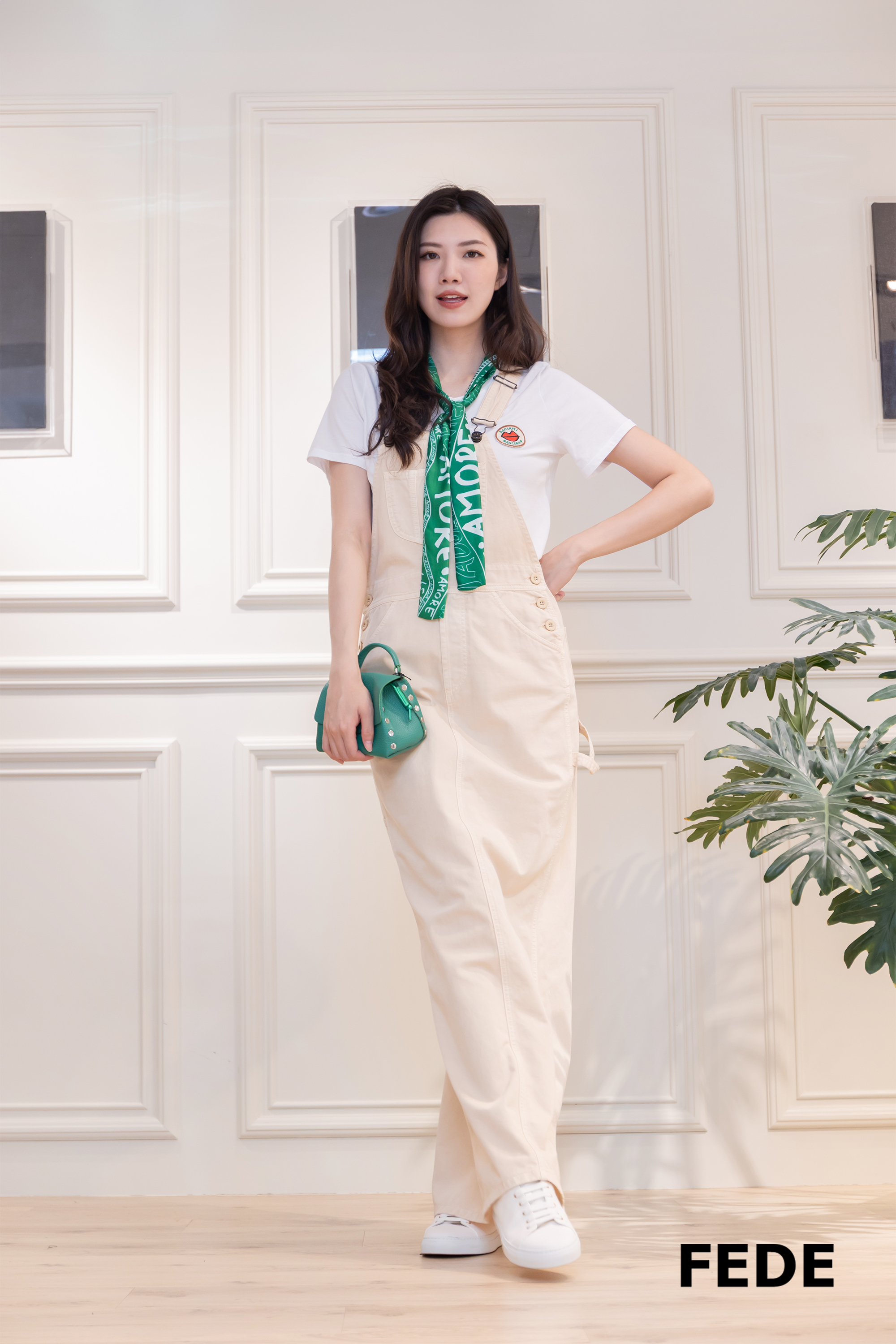 Alessandro enriquez 唇印圖案綠領帶T