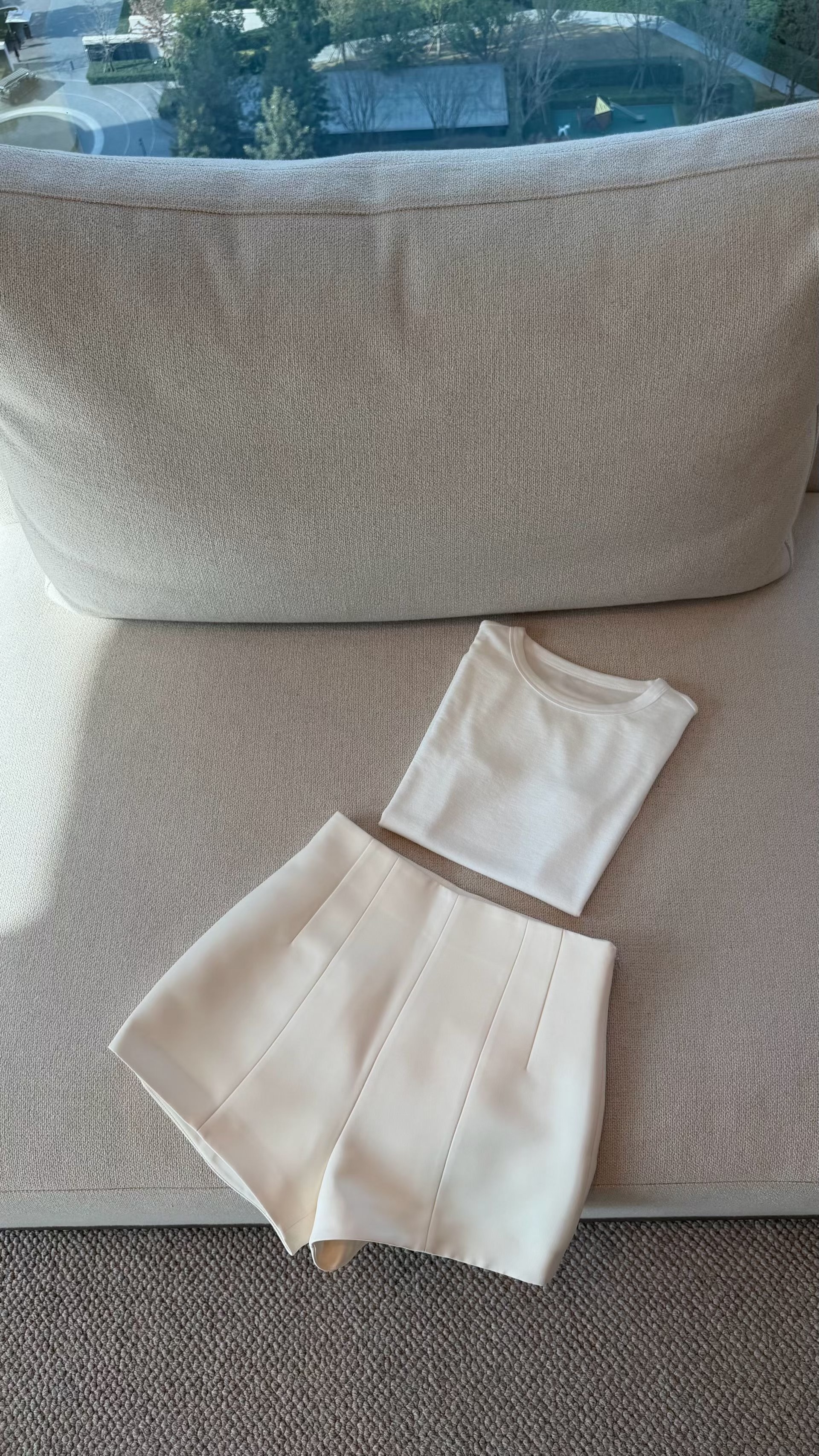 奶油白修身剪裁壓線短褲-S-M (Elegant & Love)