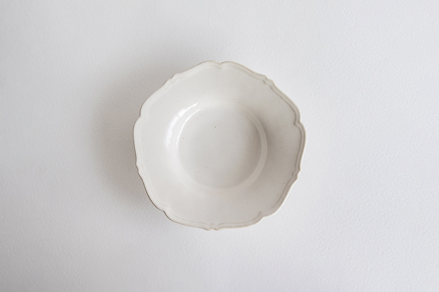 Awabi ware 岡本純一-輪花中深皿 白磁