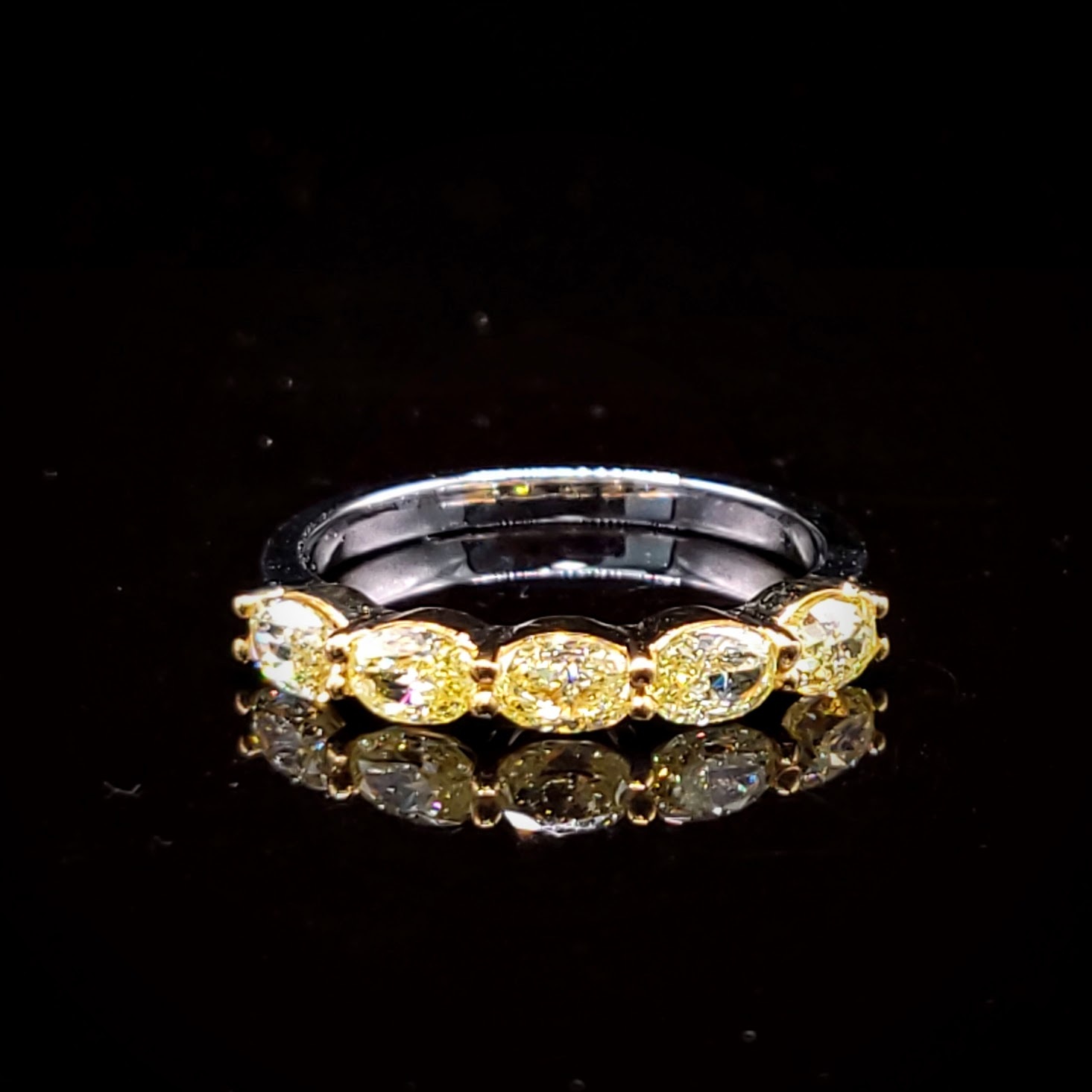 全新18K金1卡8份蛋形彩黃鑽石戒指