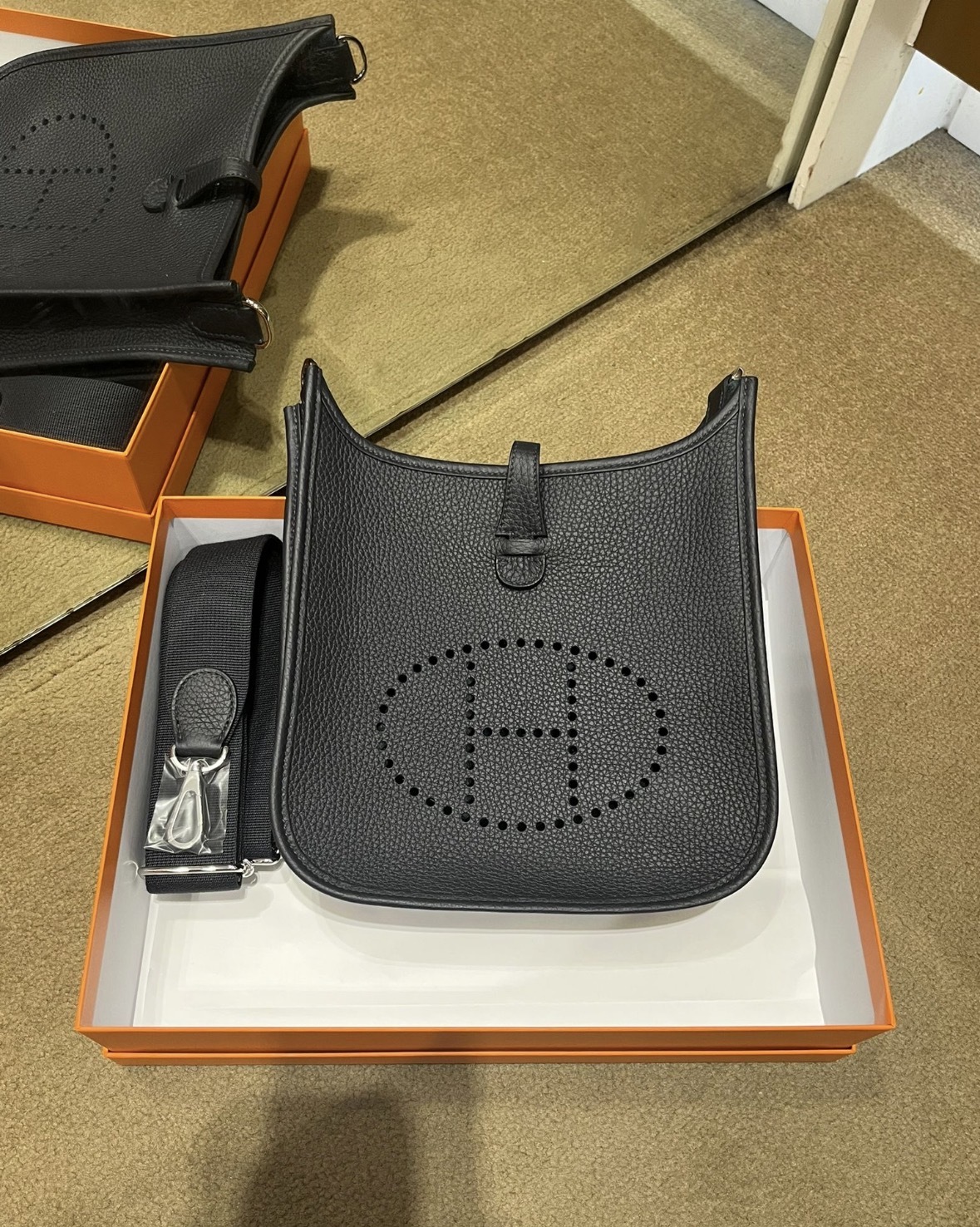 Evelyne 23 3Y caban ck tc G