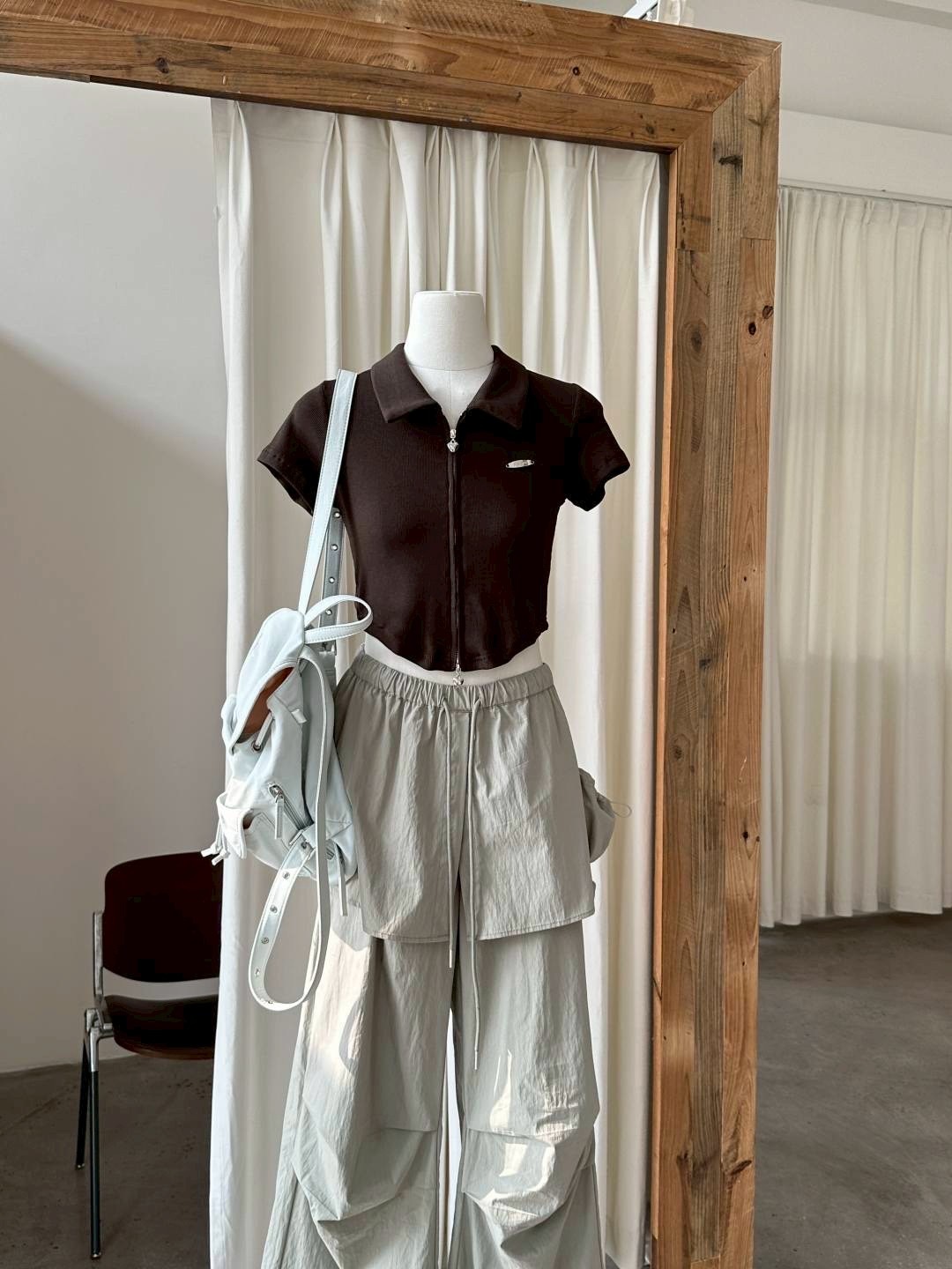 T01小銀標雙拉鏈短版上衣