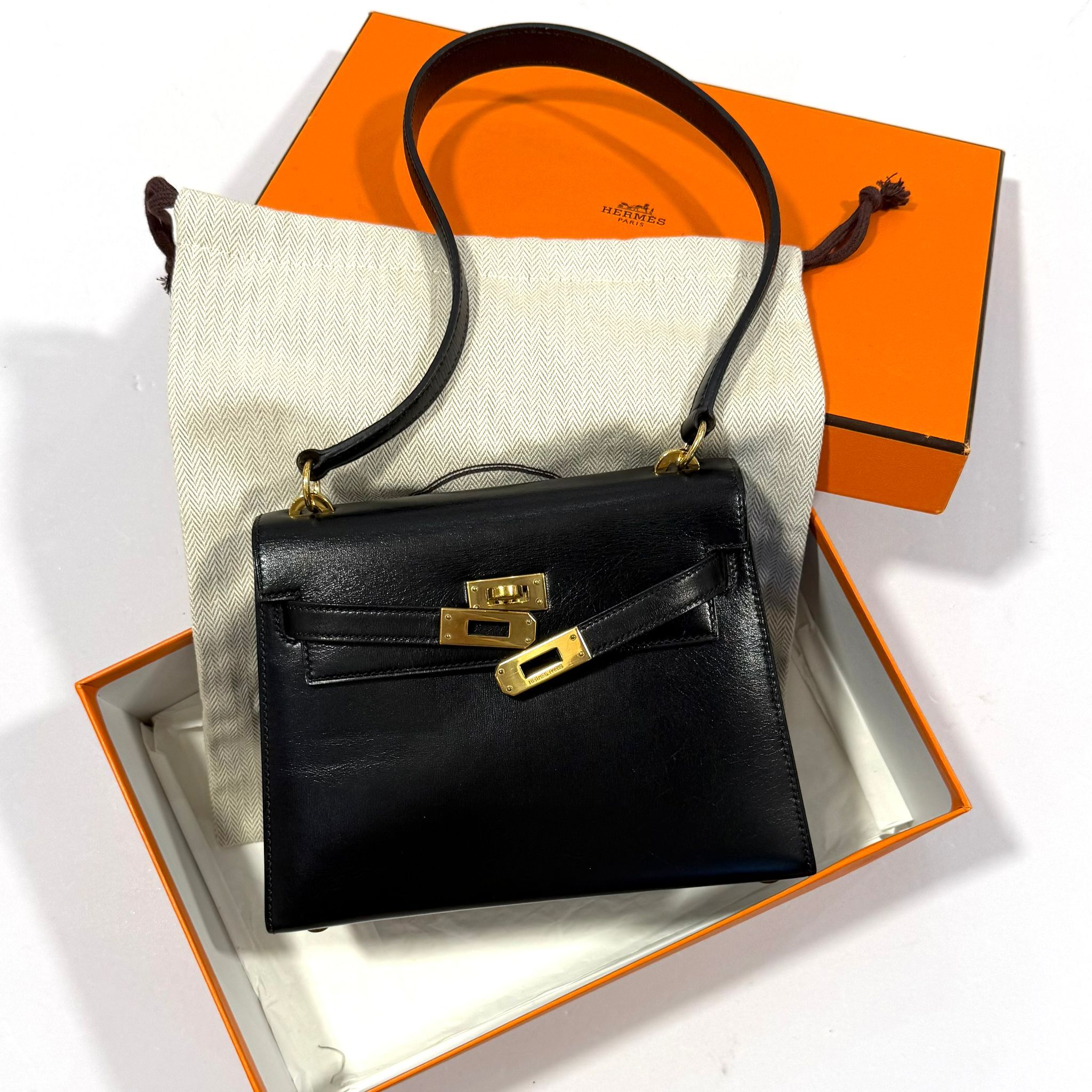 絕版稀有款！95%NEW~KELLY 20 VINTAGE 圈S刻 NOIR BOX GHW #K20 #凱莉包 #香榭站正品