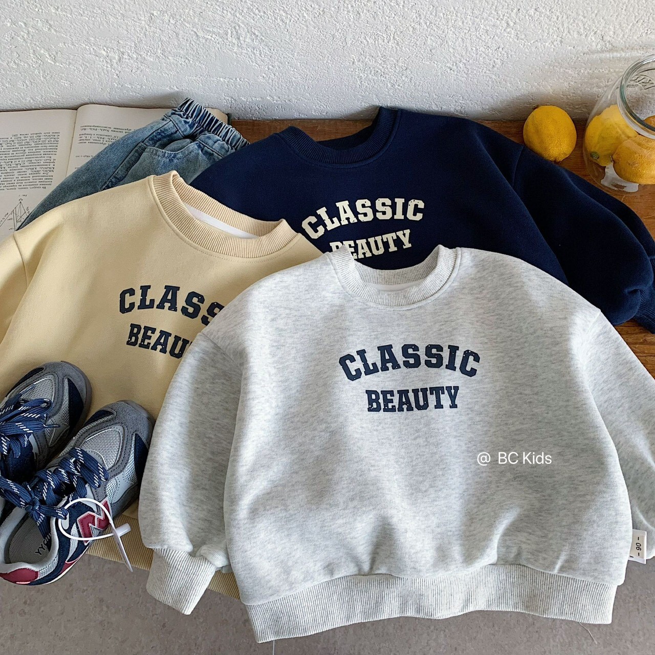 三色ᝰ圓領大學TEE