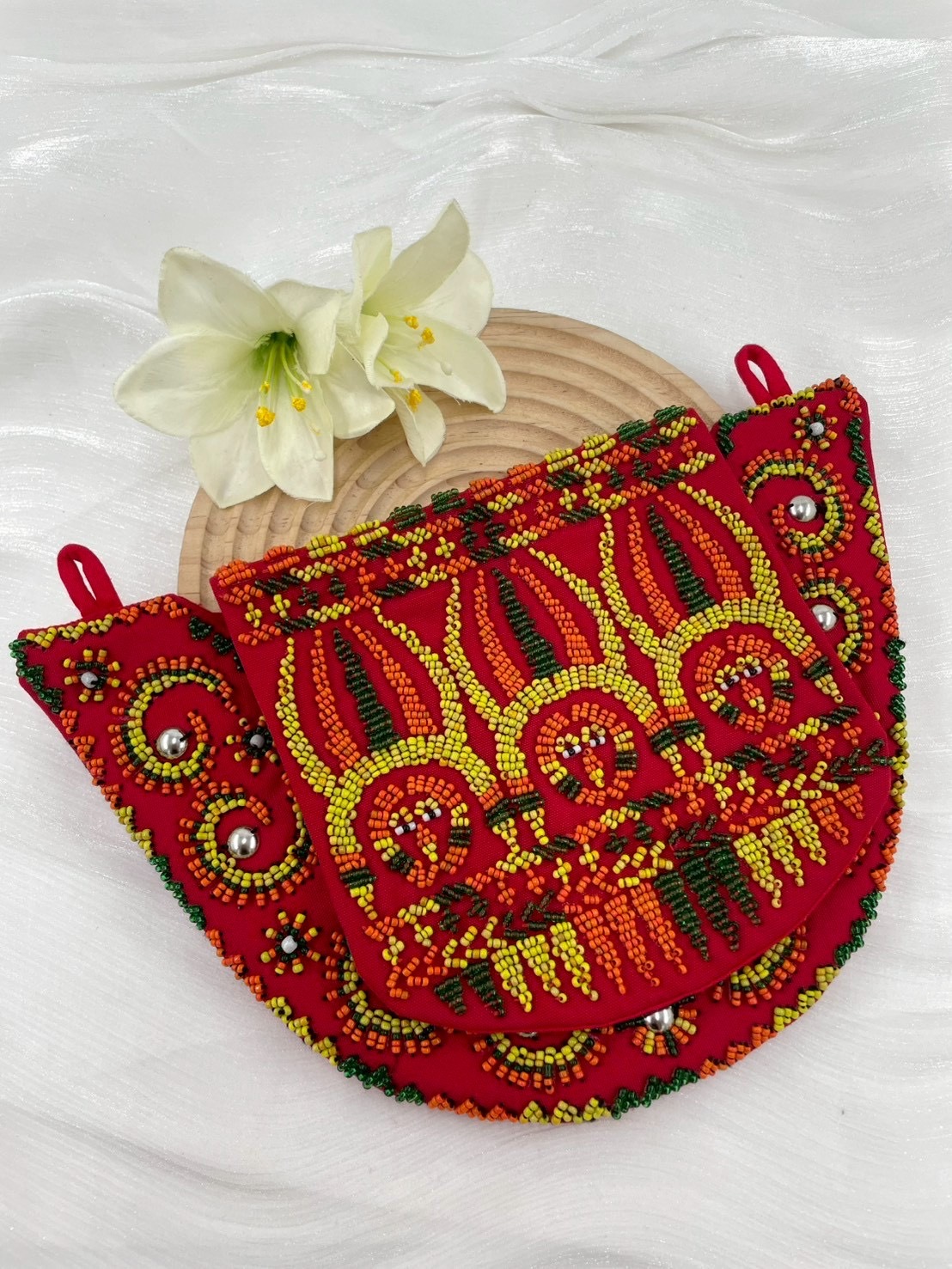 ★ No.30手工珠繡圖騰包深16.5上寬28下寬16.5