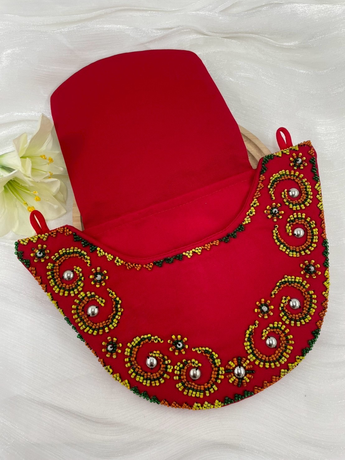 ★ No.31手工珠繡圖騰包深16.5上寬28下寬16.5