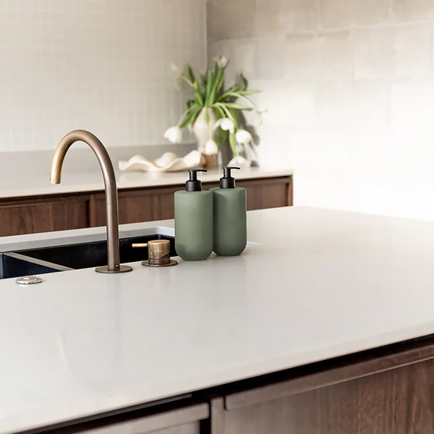 Smith & Co.｜手部及身體乳 - 琥珀與小蒼蘭 400ml