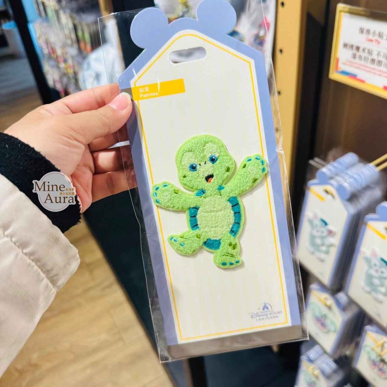 奧樂米拉 海龜 OluMel 全身站姿圖案 刺繡 貼布 貼章 -上海迪士尼樂園