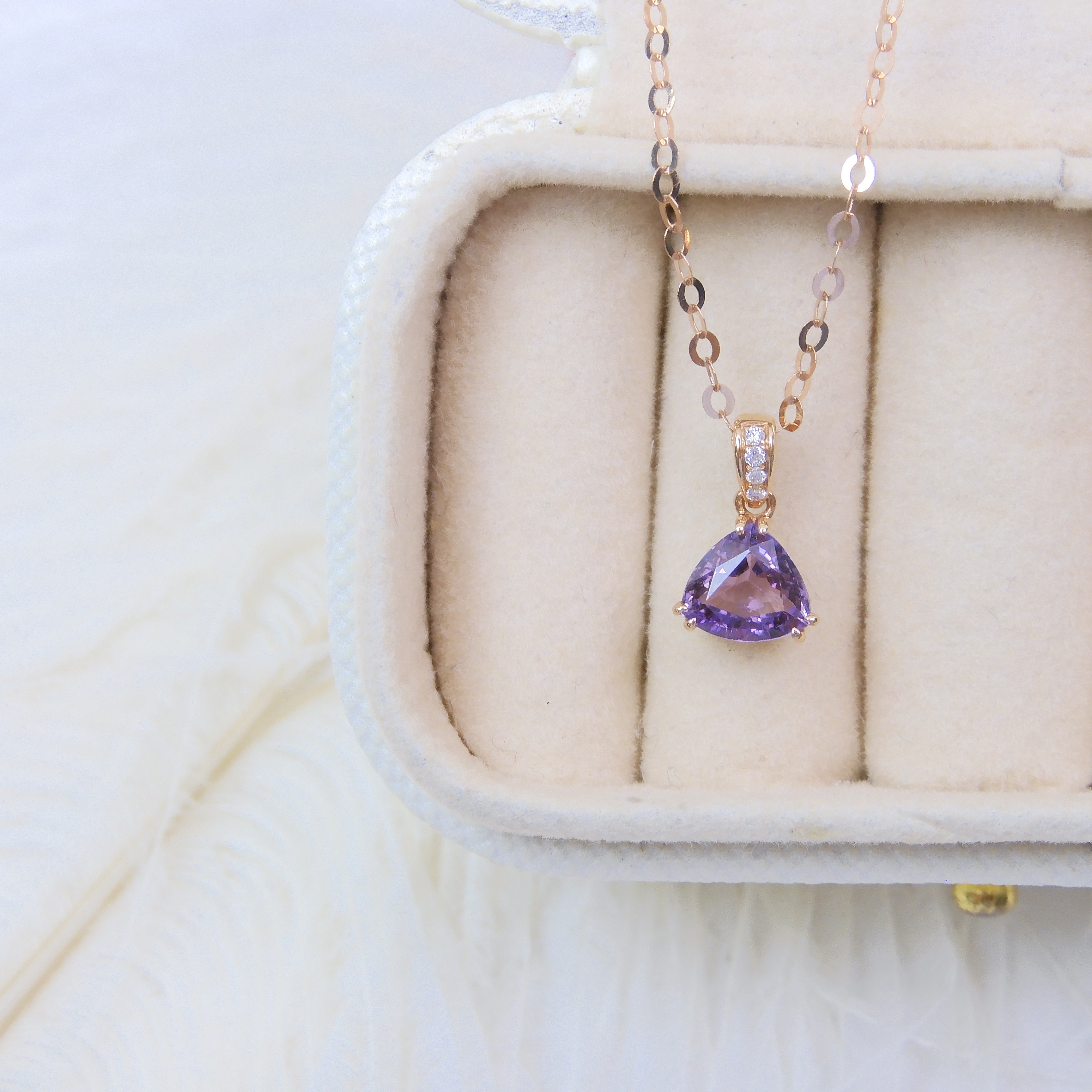 18K Gold 0.76ct Purple Sapphire Necklace